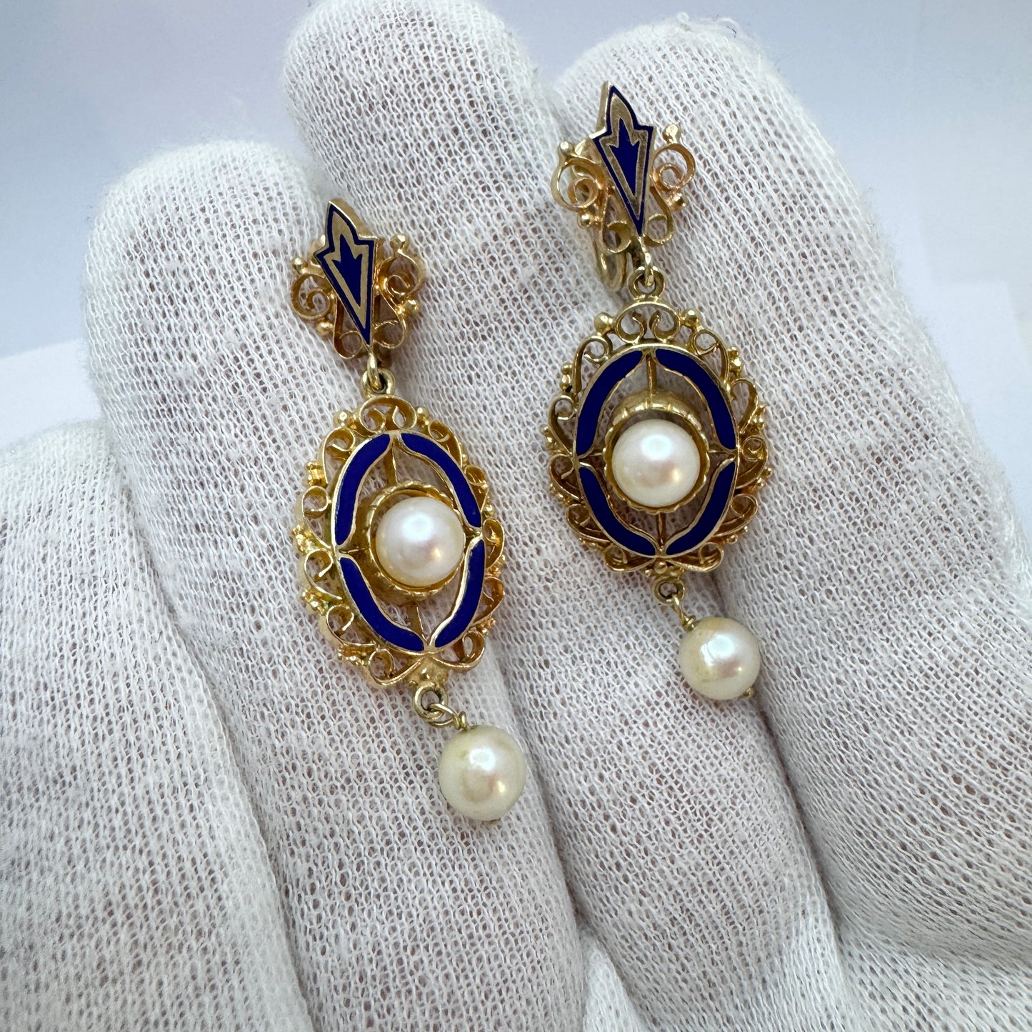 Vintage 1930-40s. 14k Gold Enamel Pearl Earrings.