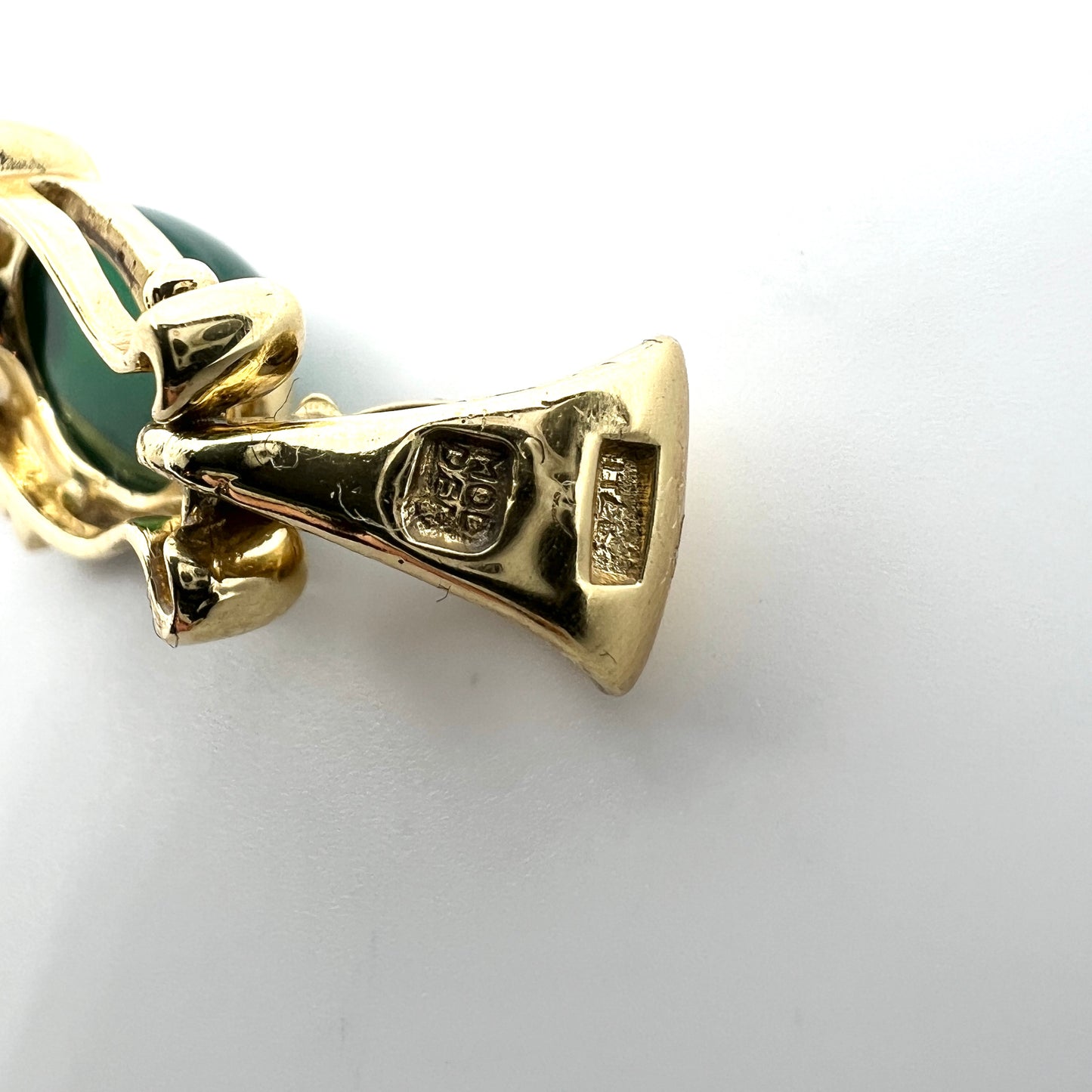 Anfora, Arezzo Italy. Vintage 18k Gold Chrysoprase Pendant.