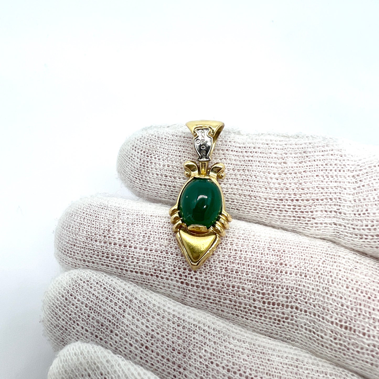 Anfora, Arezzo Italy. Vintage 18k Gold Chrysoprase Pendant.