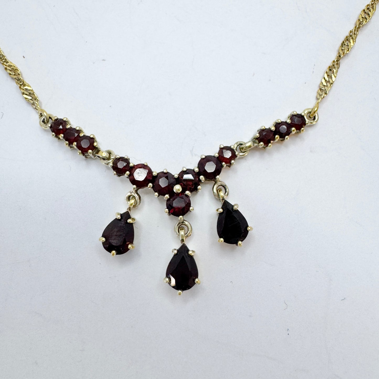 Vintage Sterling Silver Garnet Necklace.