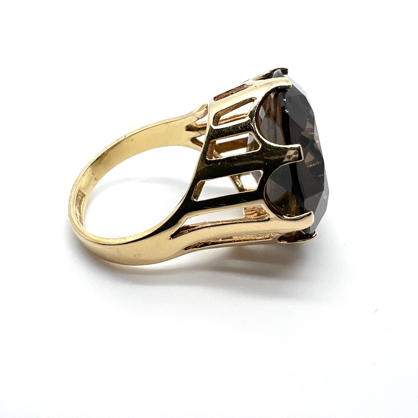 Bengt Hallberg, Sweden 1969. Bold Vintage 18k Gold Quartz Cocktail Ring.