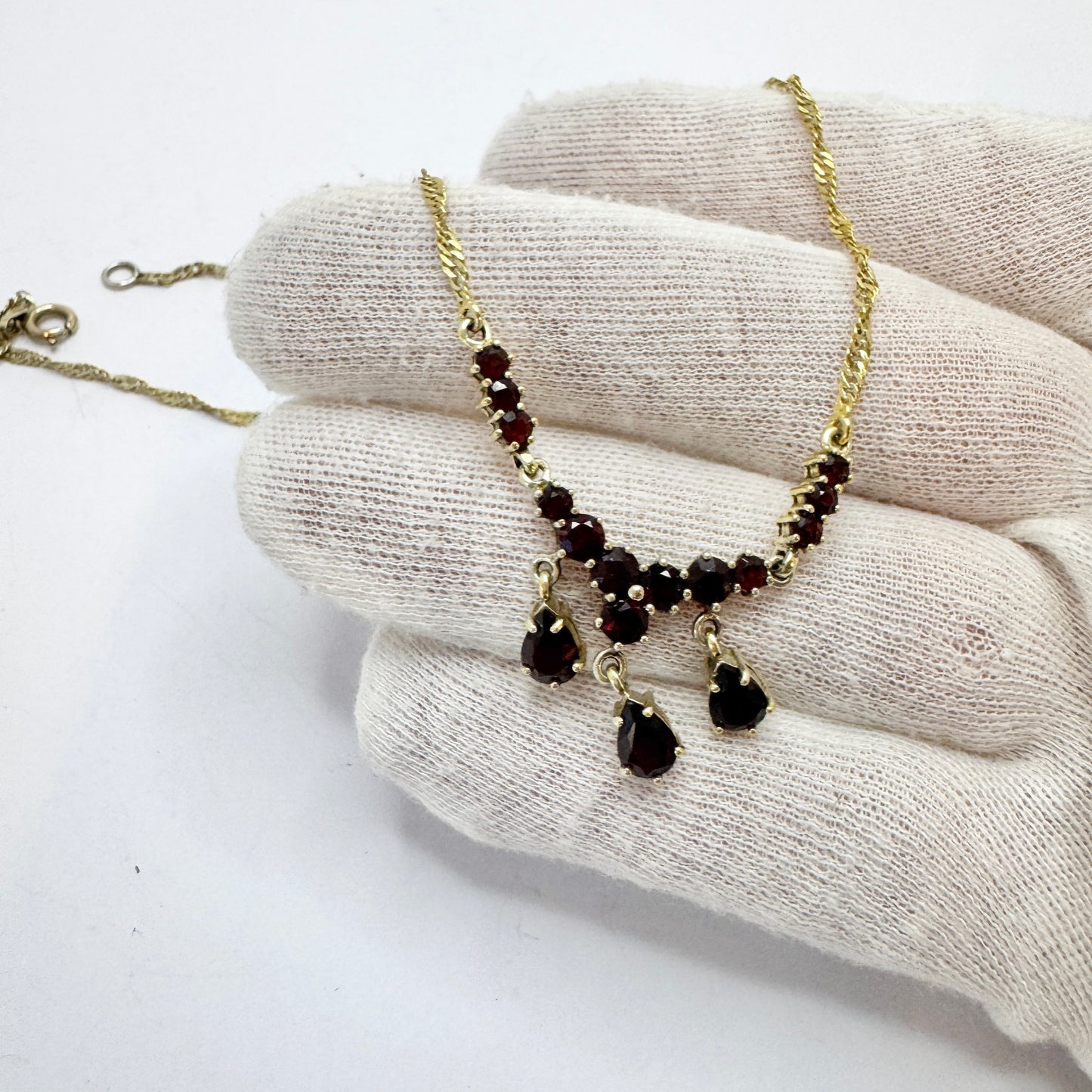 Vintage Sterling Silver Garnet Necklace.