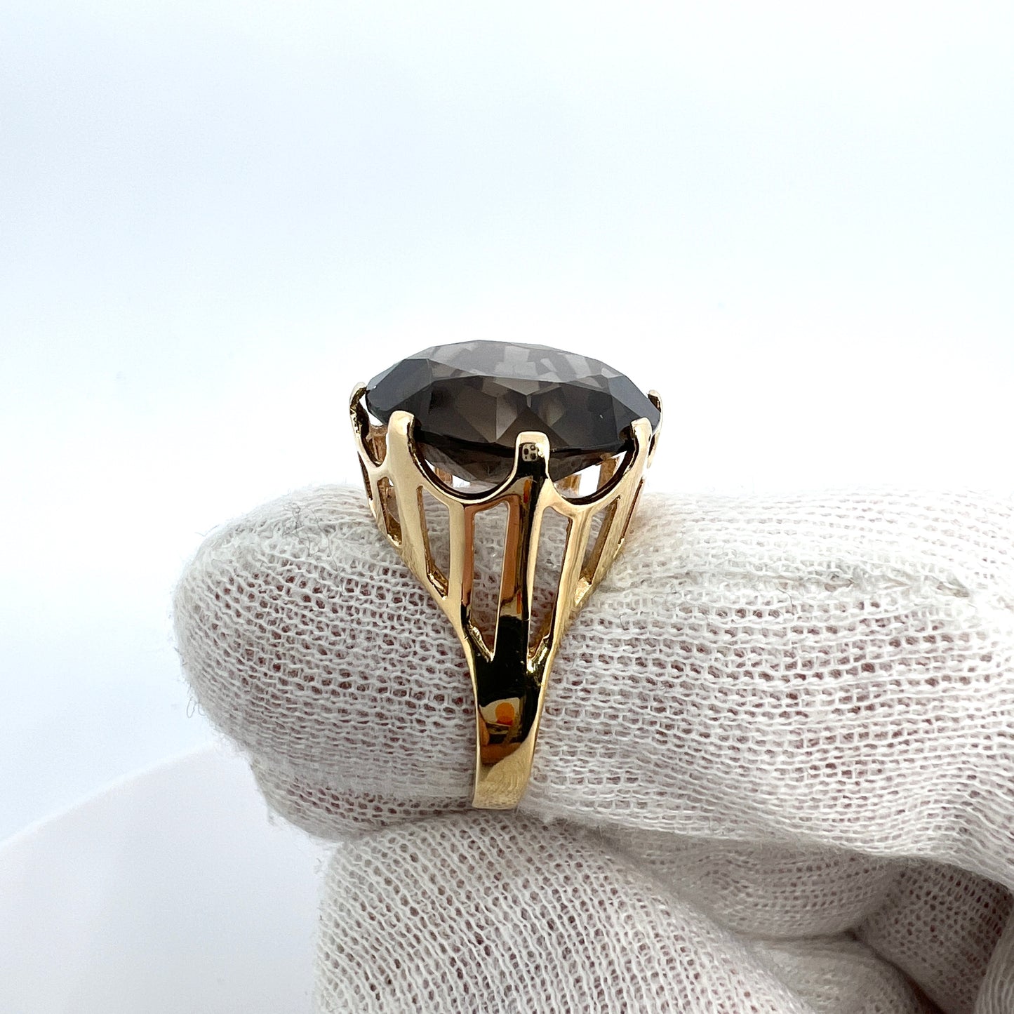 Bengt Hallberg, Sweden 1969. Bold Vintage 18k Gold Quartz Cocktail Ring.