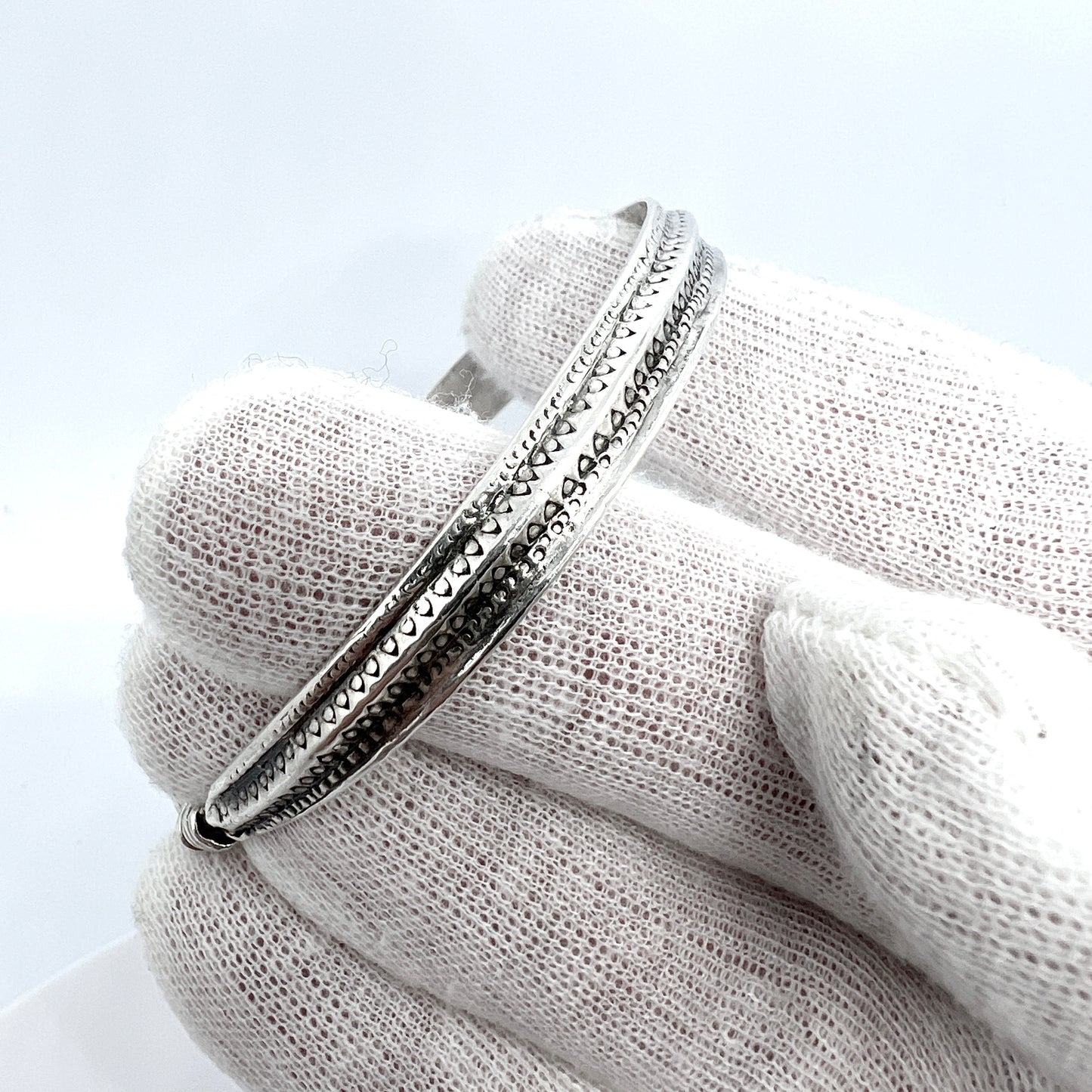 Bengt Hallberg, Sweden. Vintage Sterling Silver Viking Copy Bangle Bracelet.