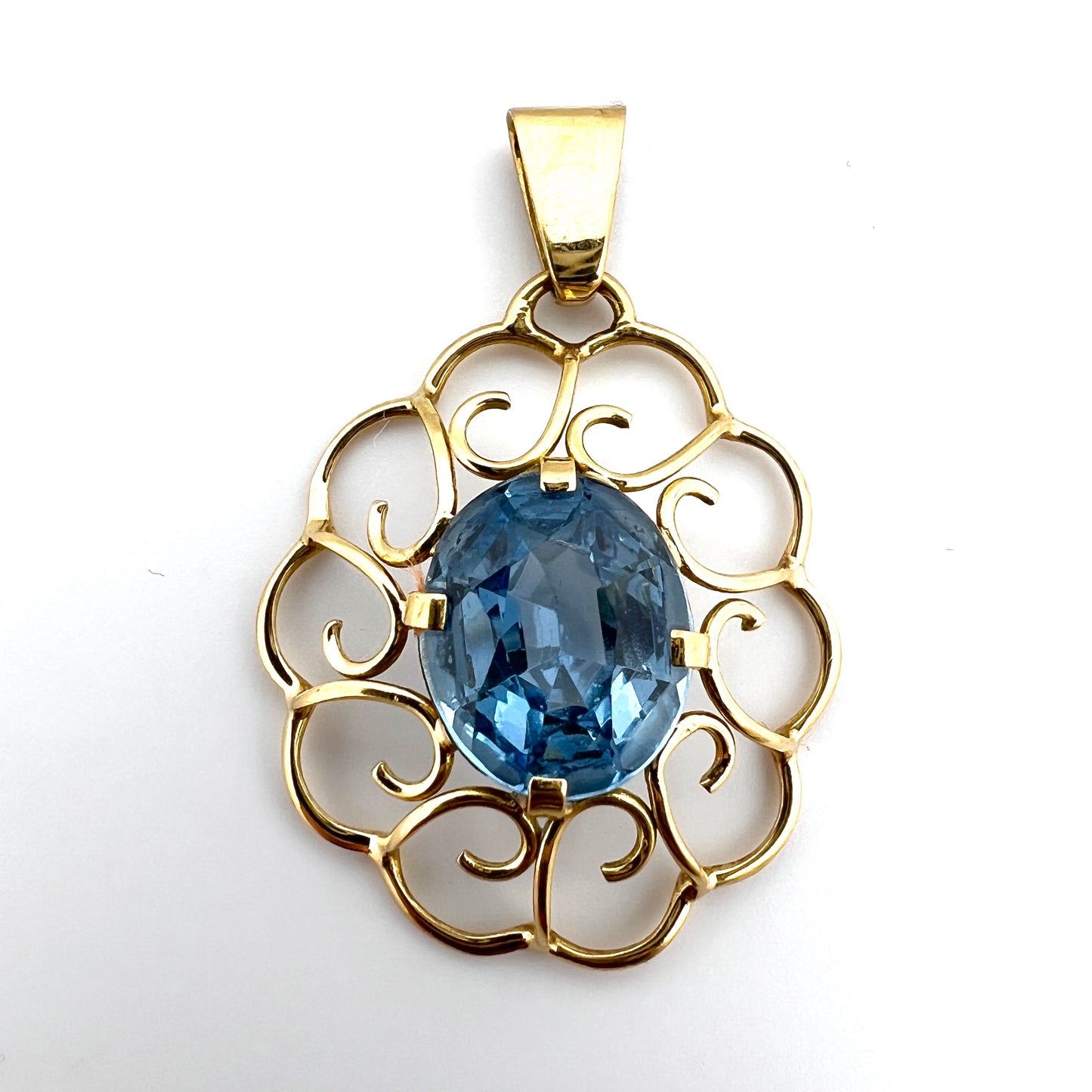 G Dahlgren, Sweden 1949, Vintage 18k Gold Synthetic Spinel Pendant.