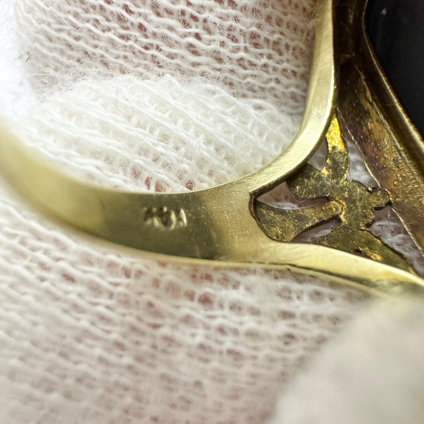 Vintage Art Deco 14k Gold Onyx Diamond Ring.