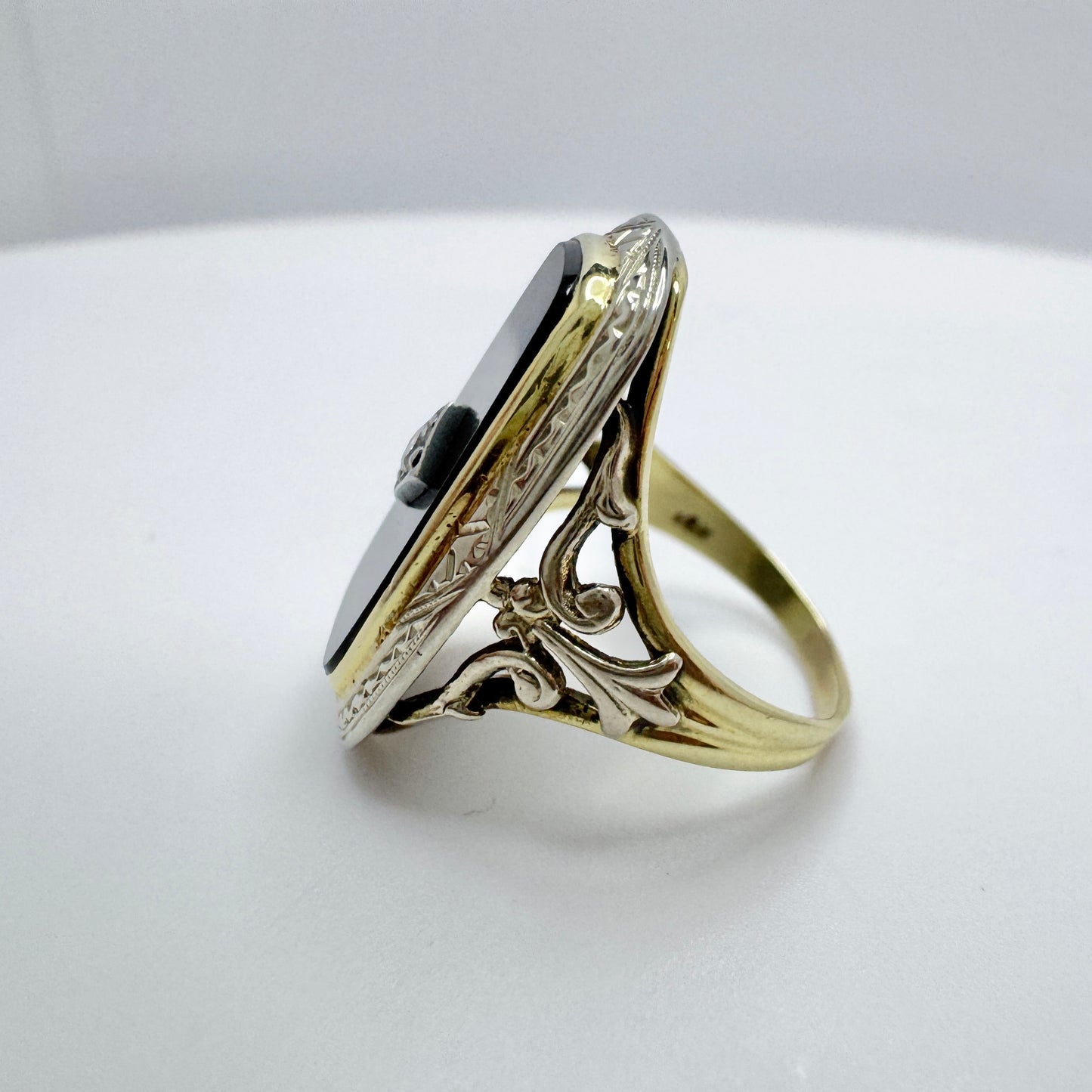 Vintage Art Deco 14k Gold Onyx Diamond Ring.