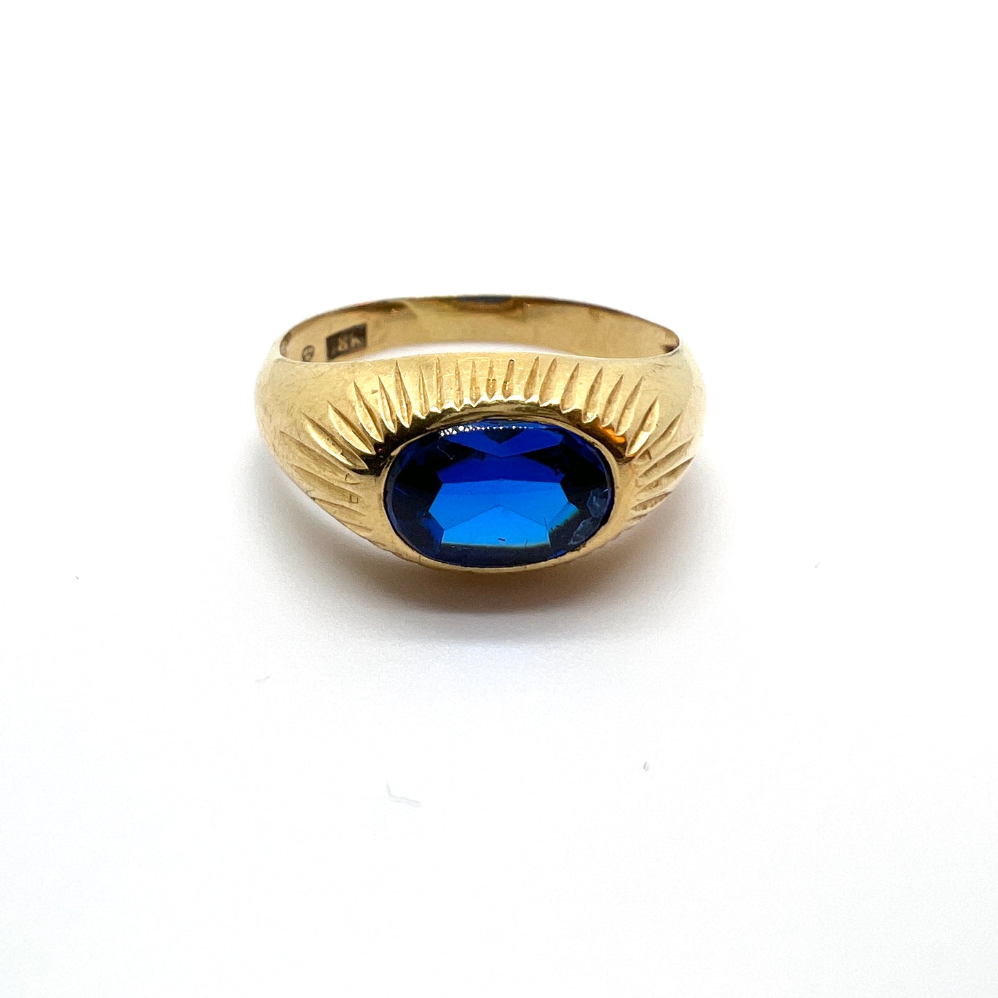 Sweden 1950-60s Vintage 18k Gold Intense Cobalt Blue Synthetic Spinel Ring