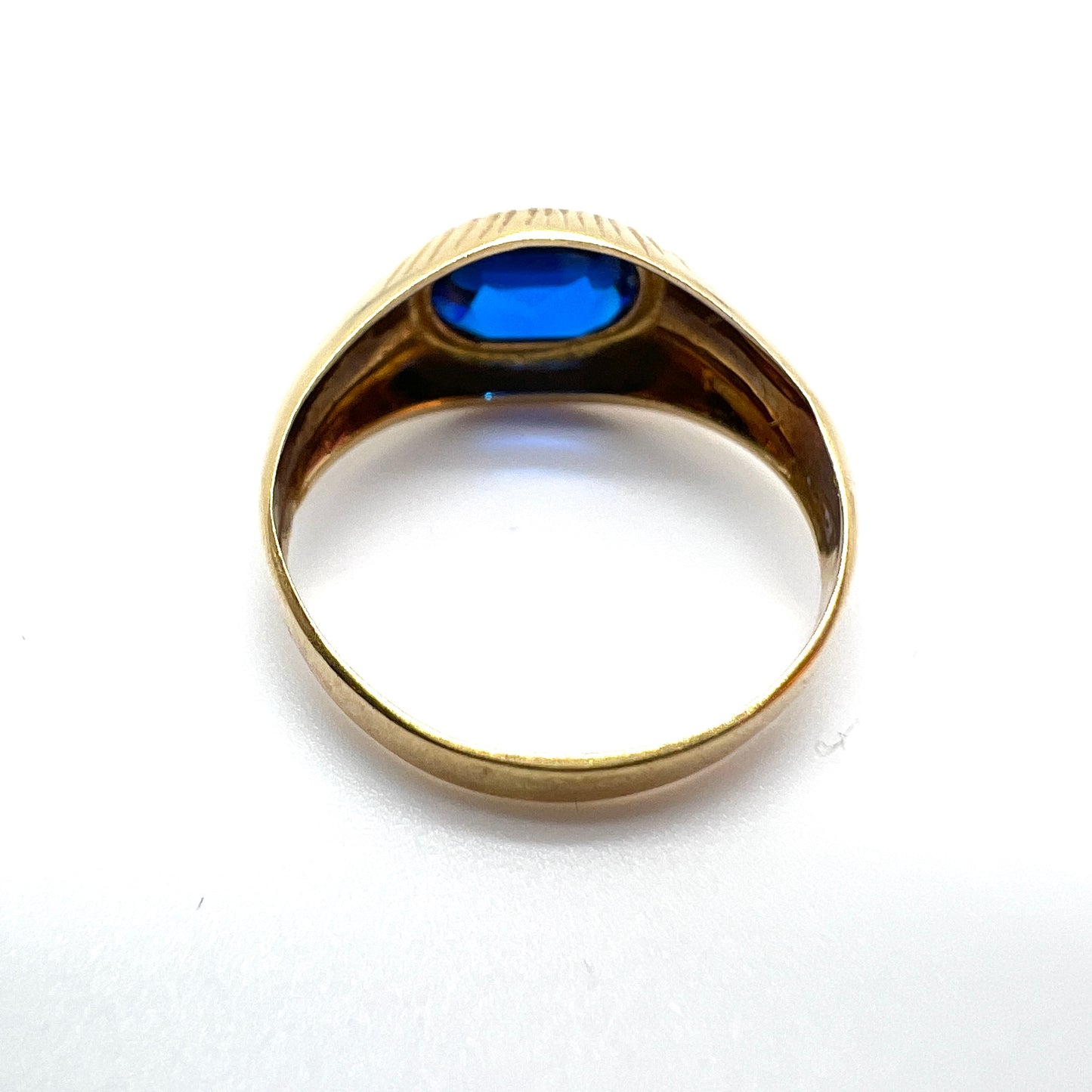 Sweden 1950-60s Vintage 18k Gold Intense Cobalt Blue Synthetic Spinel Ring