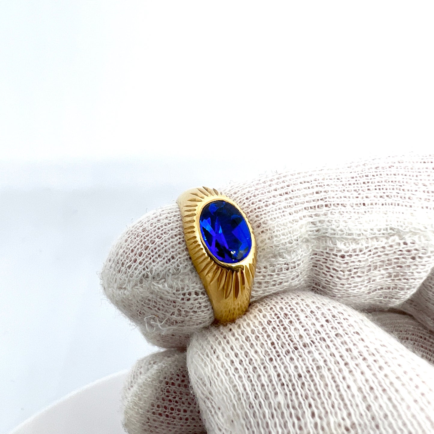 Sweden 1950-60s Vintage 18k Gold Intense Cobalt Blue Synthetic Spinel Ring