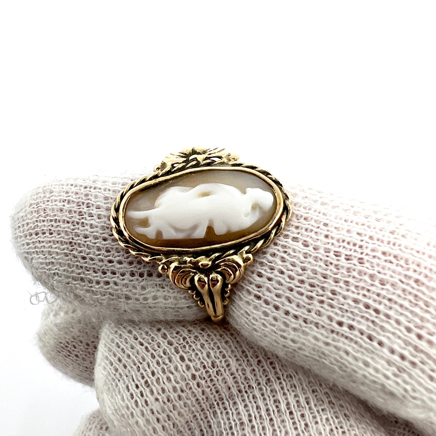 Sweden. Vintage 18k Gold Cameo Ring.