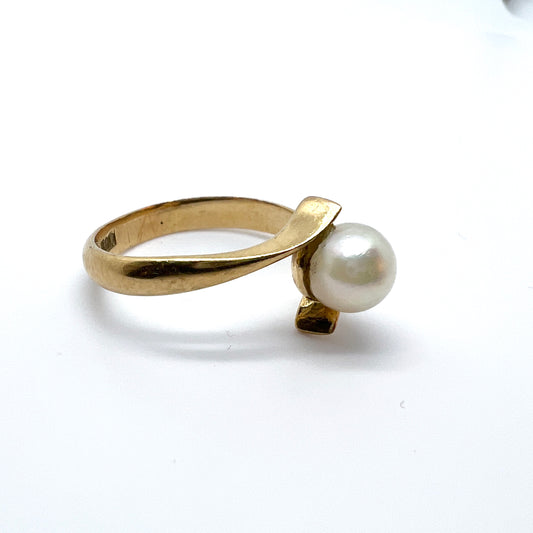 Alton, Sweden 1976, Vintage 18k Gold Cultured Pearl Ring.