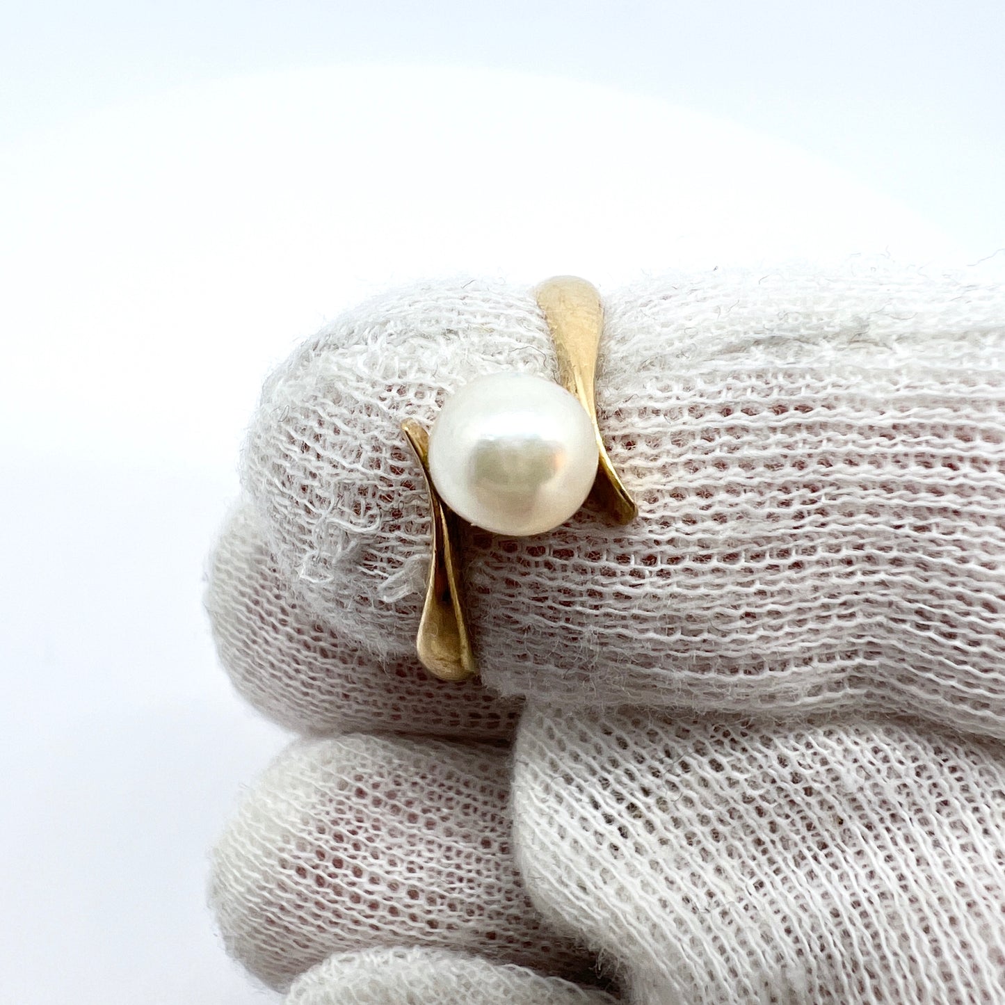 Alton, Sweden 1976, Vintage 18k Gold Cultured Pearl Ring.