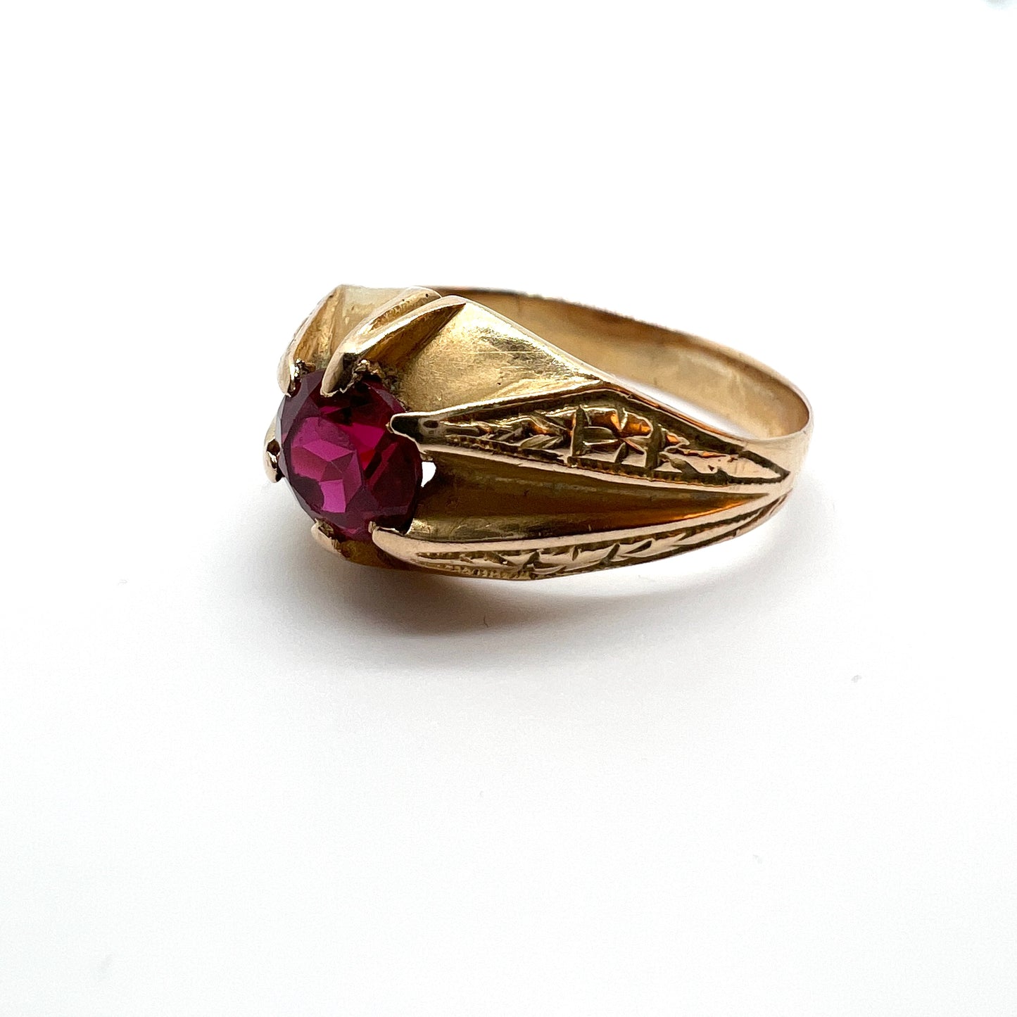 Vintage c 1950s 18k Gold Synthetic Sapphire Ring.