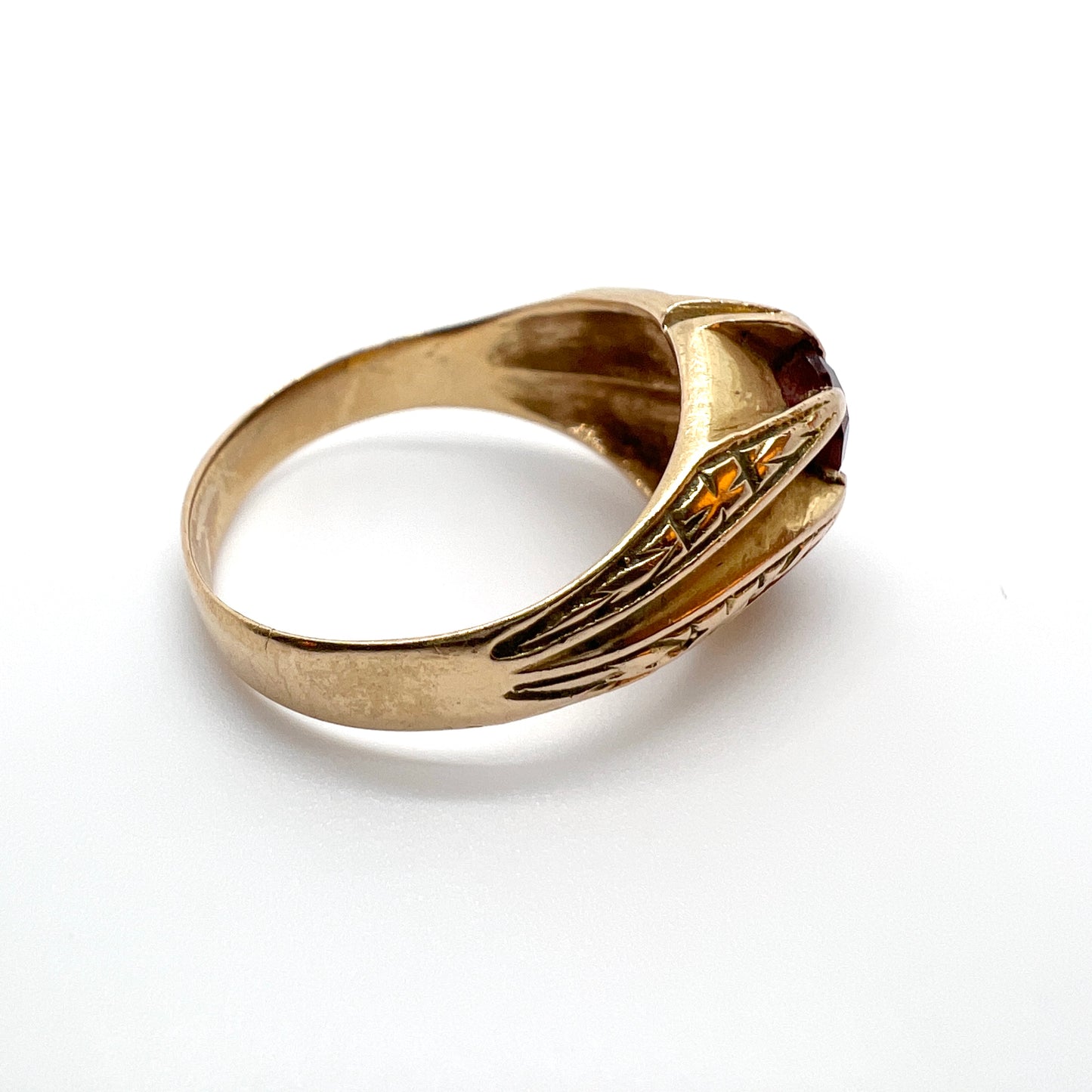 Vintage c 1950s 18k Gold Synthetic Sapphire Ring.