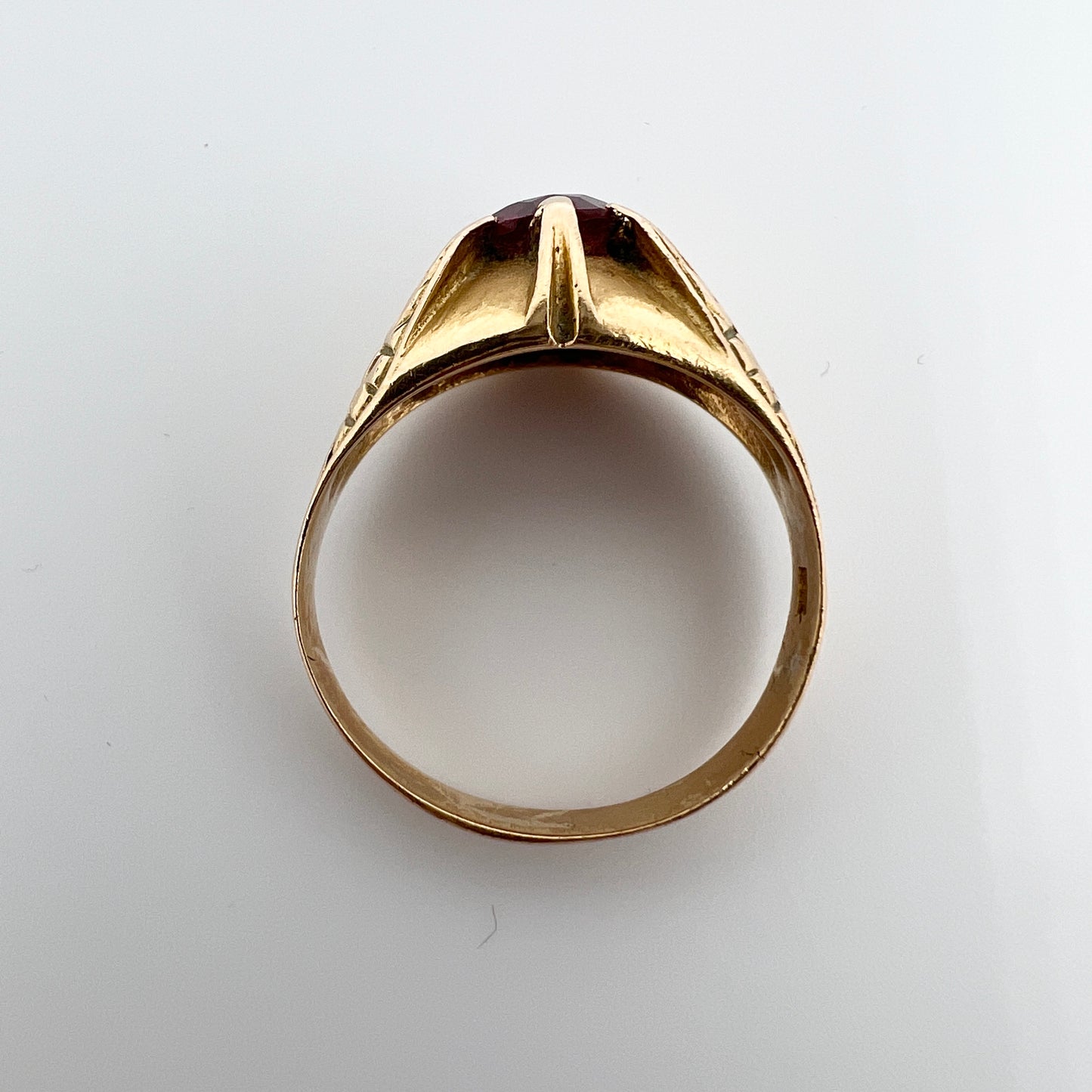 Vintage c 1950s 18k Gold Synthetic Sapphire Ring.