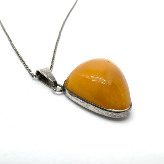 Holger Lindström, Finland 1964. Vintage Solid Silver Butterscotch Amber Pendant Necklace.