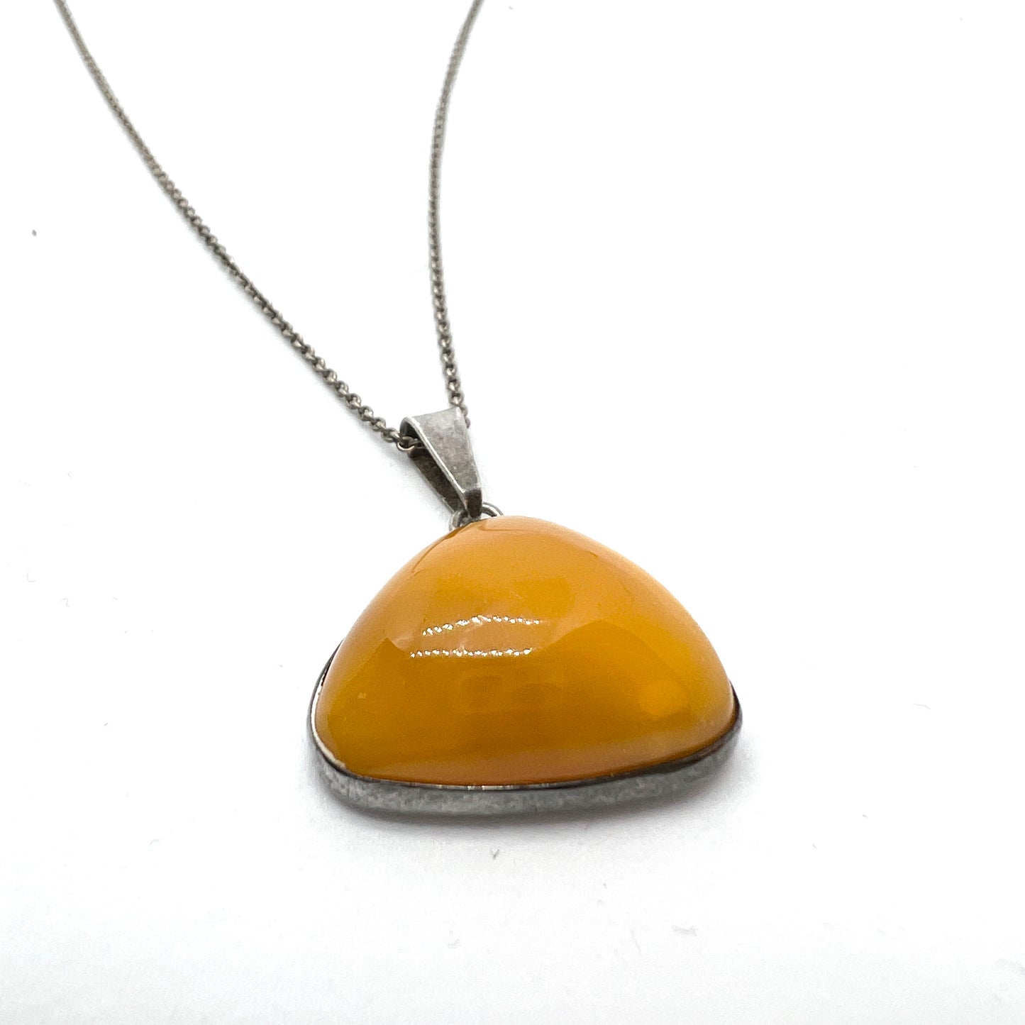 Holger Lindström, Finland 1964. Vintage Solid Silver Butterscotch Amber Pendant Necklace.