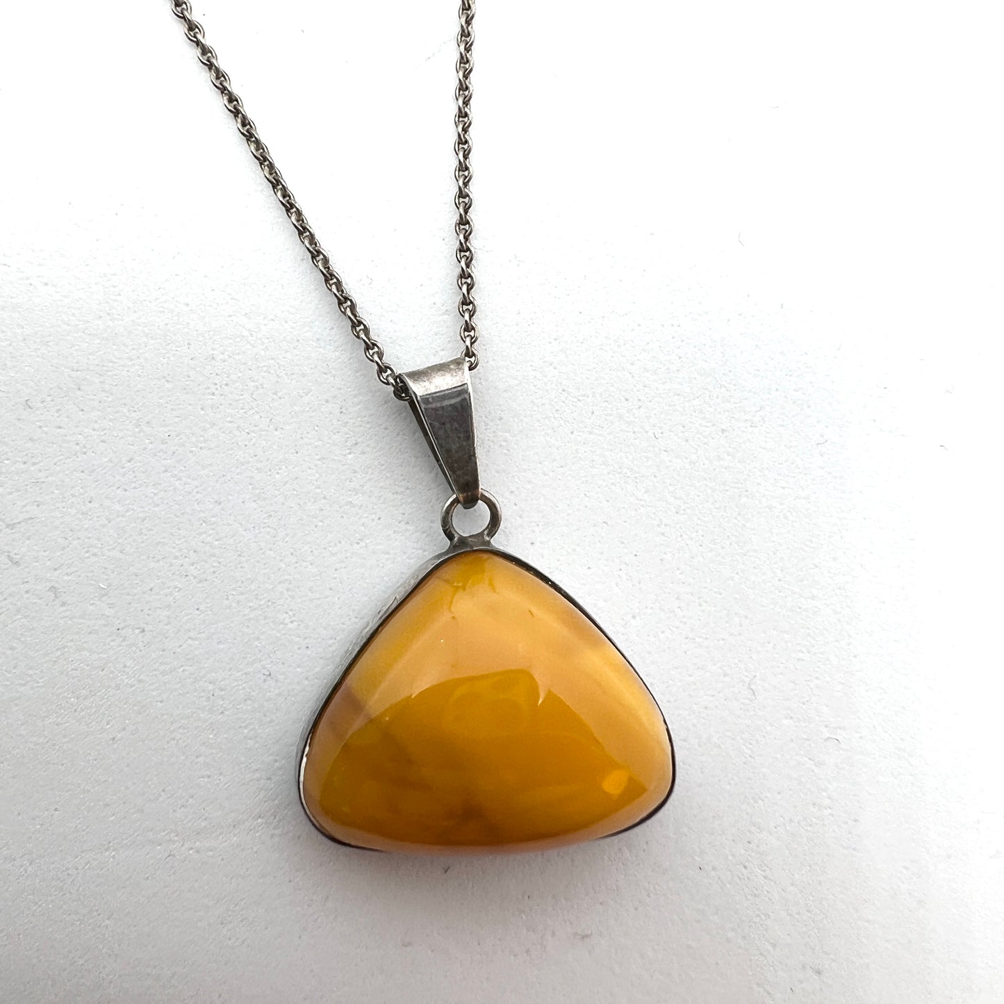 Holger Lindström, Finland 1964. Vintage Solid Silver Butterscotch Amber Pendant Necklace.