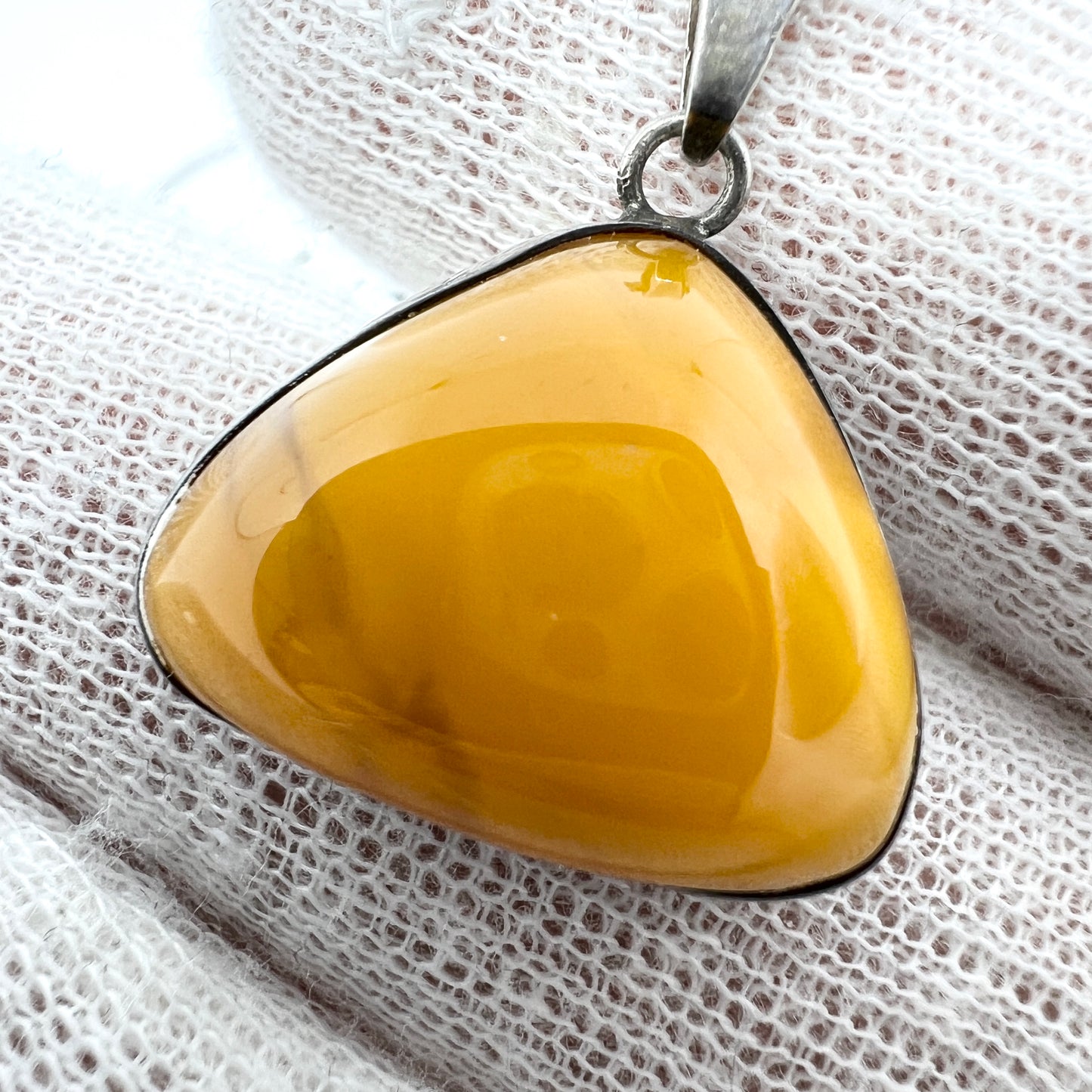 Holger Lindström, Finland 1964. Vintage Solid Silver Butterscotch Amber Pendant Necklace.