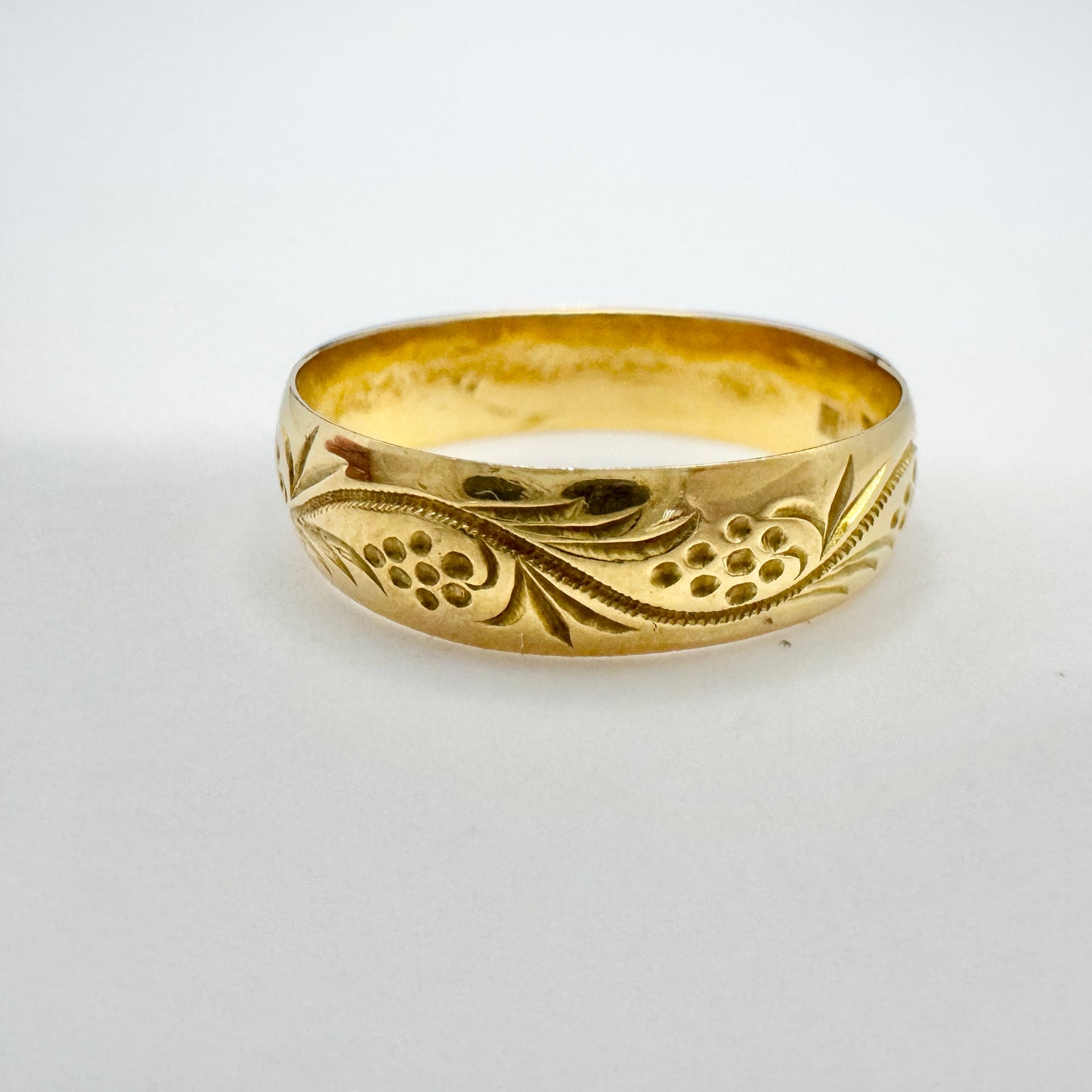 Dahlberg, Sweden 1894. Antique 18k Gold Wedding Band Ring.