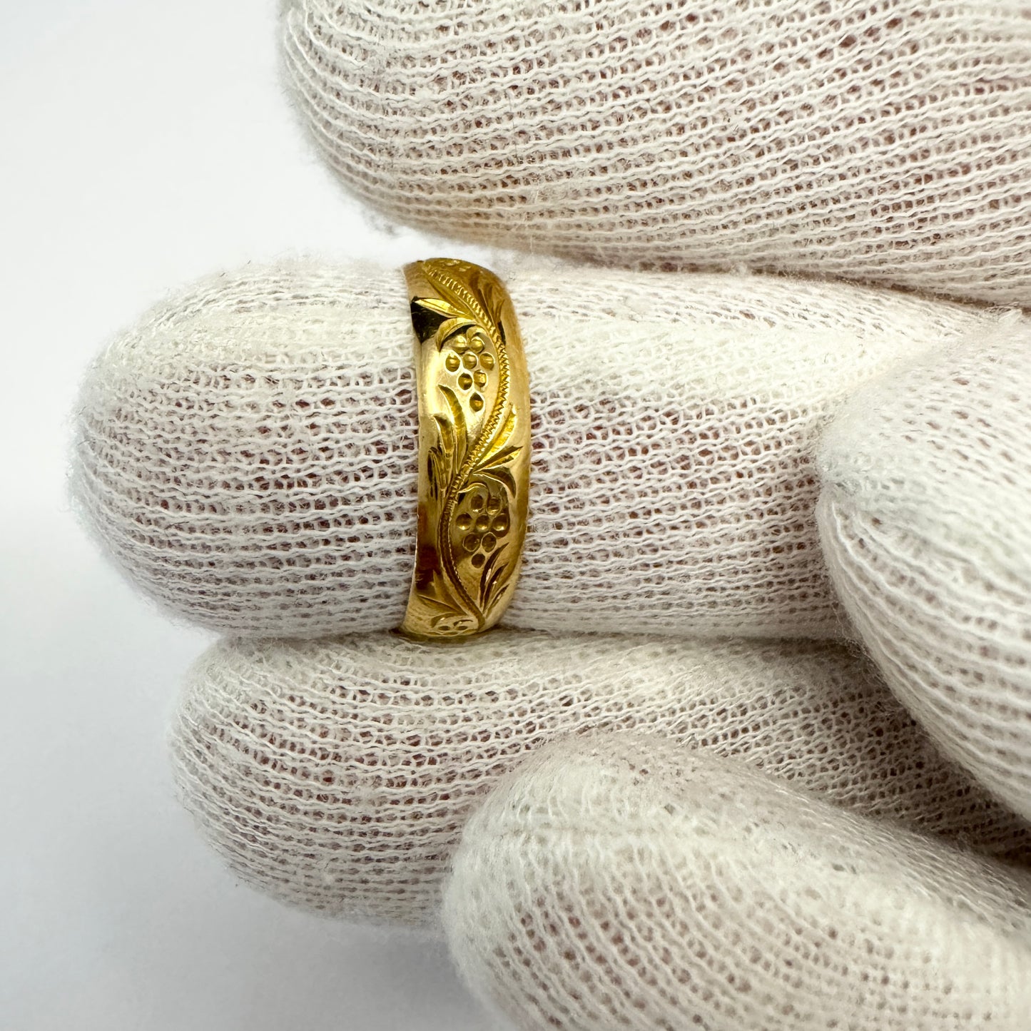 Dahlberg, Sweden 1894. Antique 18k Gold Wedding Band Ring.