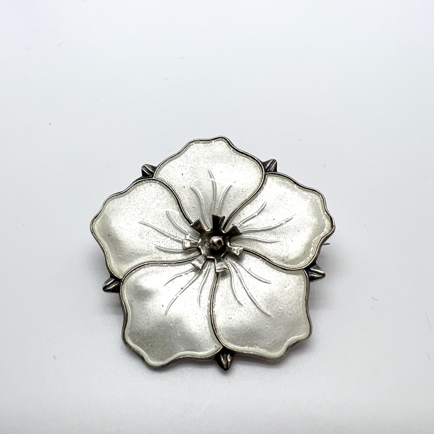 Aksel Holmsen, Norway. Vintage Sterling Silver White Enamel Flower Brooch.