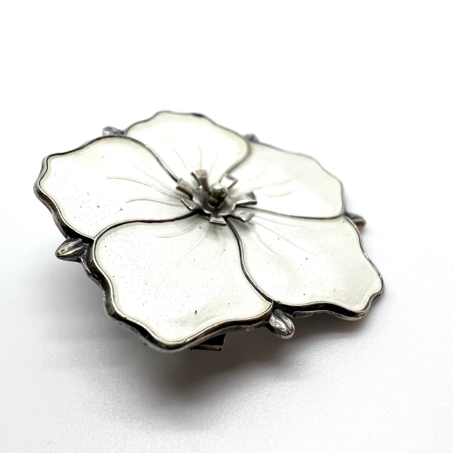 Aksel Holmsen, Norway. Vintage Sterling Silver White Enamel Flower Brooch.