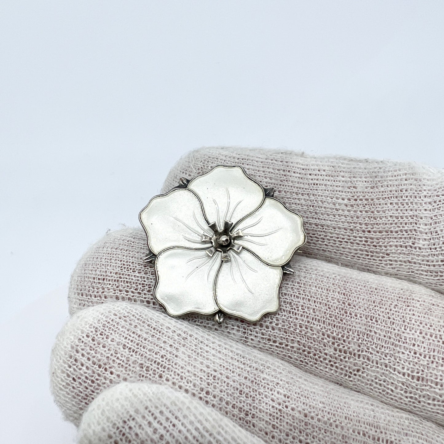 Aksel Holmsen, Norway. Vintage Sterling Silver White Enamel Flower Brooch.