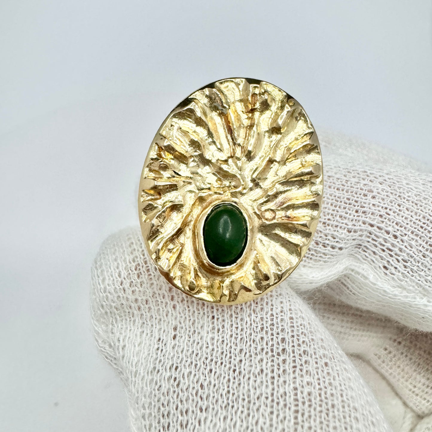 Alf Halldin, Sweden 1971. Bold Vintage 18k Gold Green Agate Ring. 14.8 gram