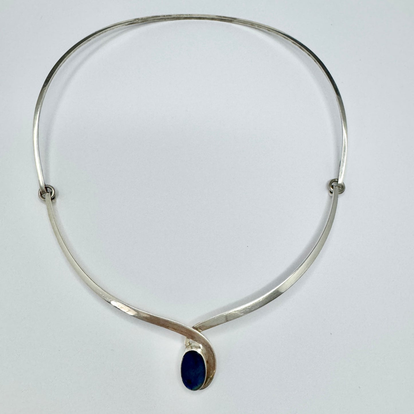 Olavi Wehmersuo for Kaunis Koru, Finland. VIntage Sterling Silver Spectrolite Neck-ring Necklace.