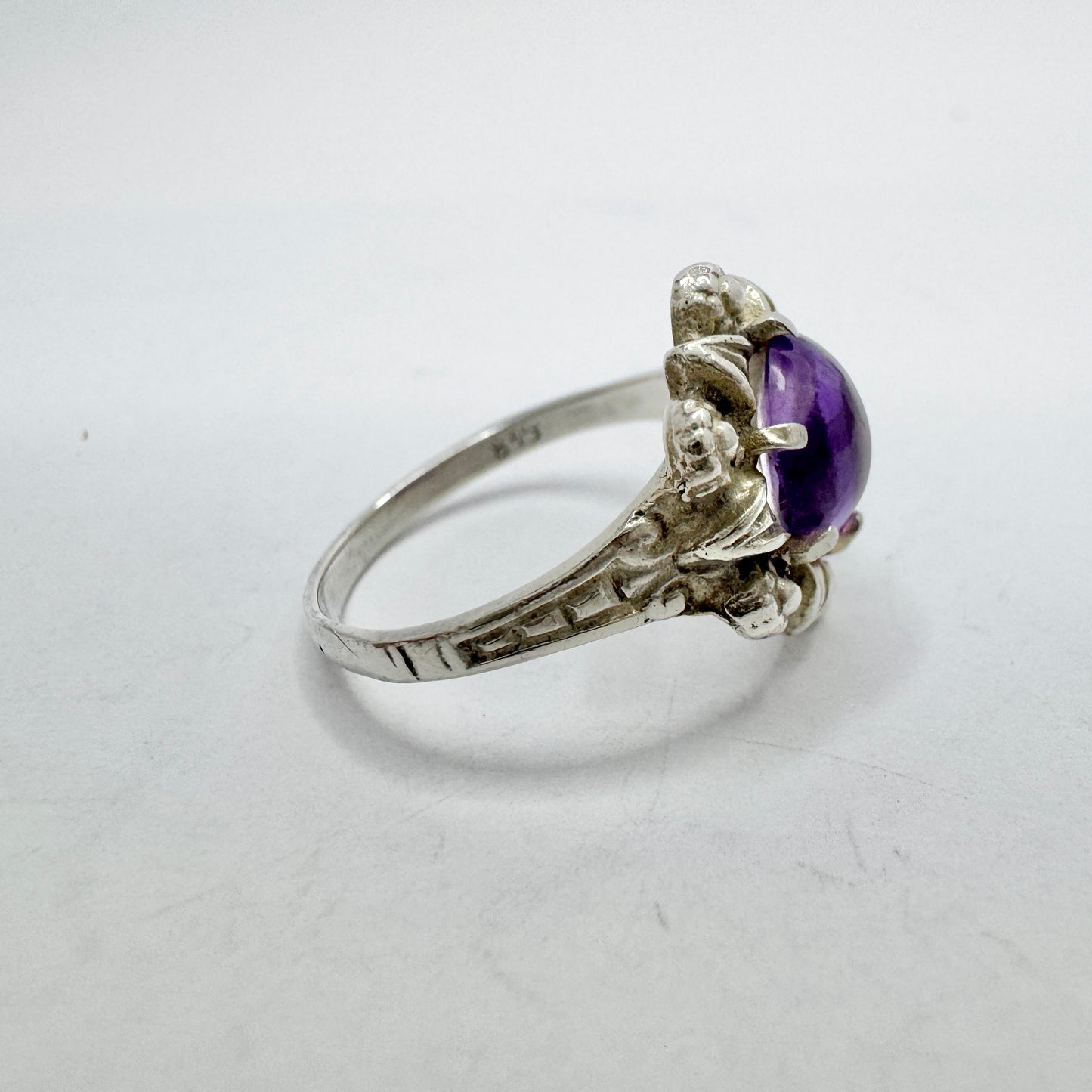 Vintage c 1950s. Solid Silver Amethyst Ring.