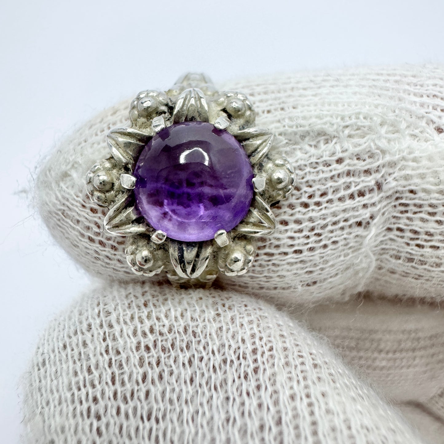 Vintage c 1950s. Solid Silver Amethyst Ring.