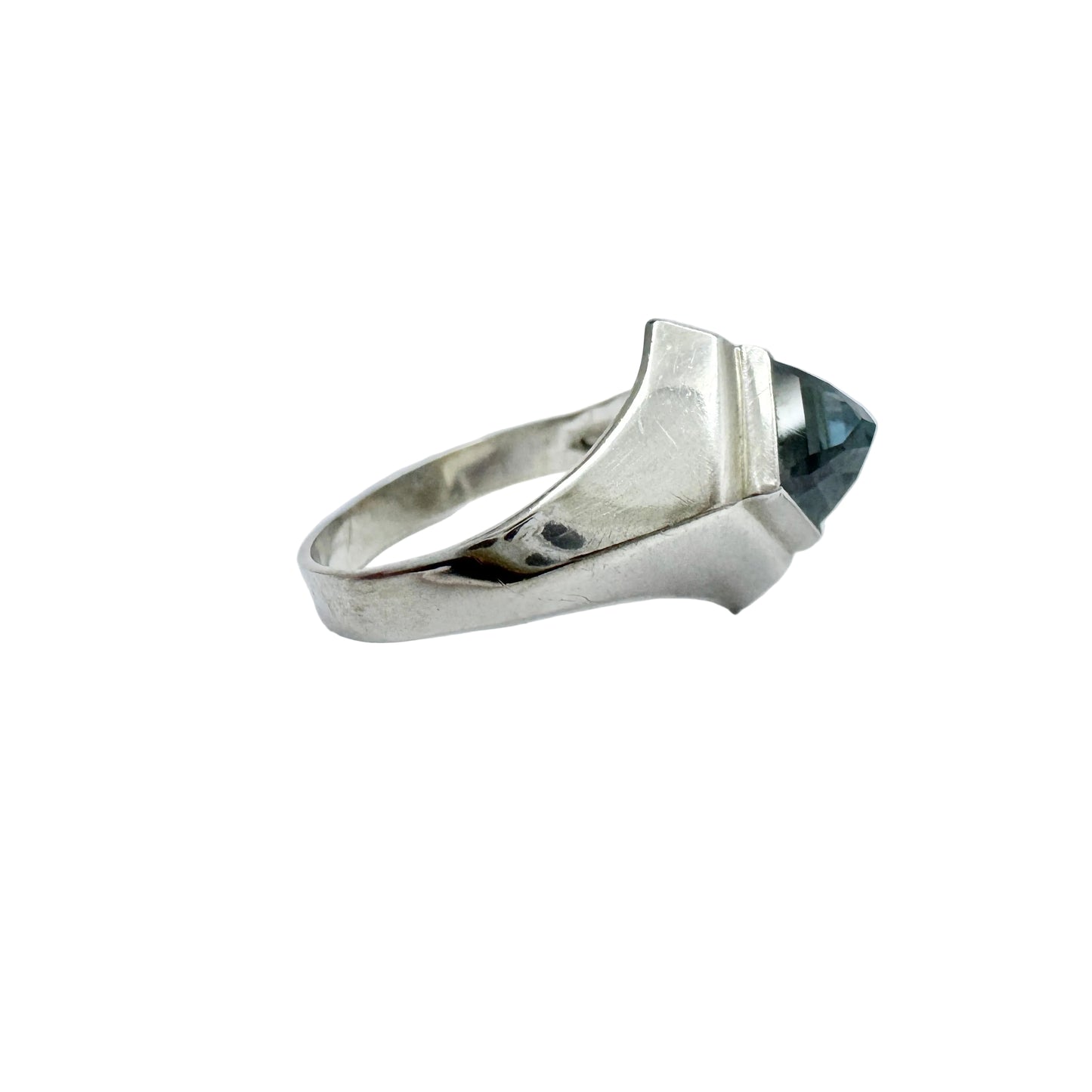 Vintage 1960s. Solid Silver Synthetic Spinel Ring.