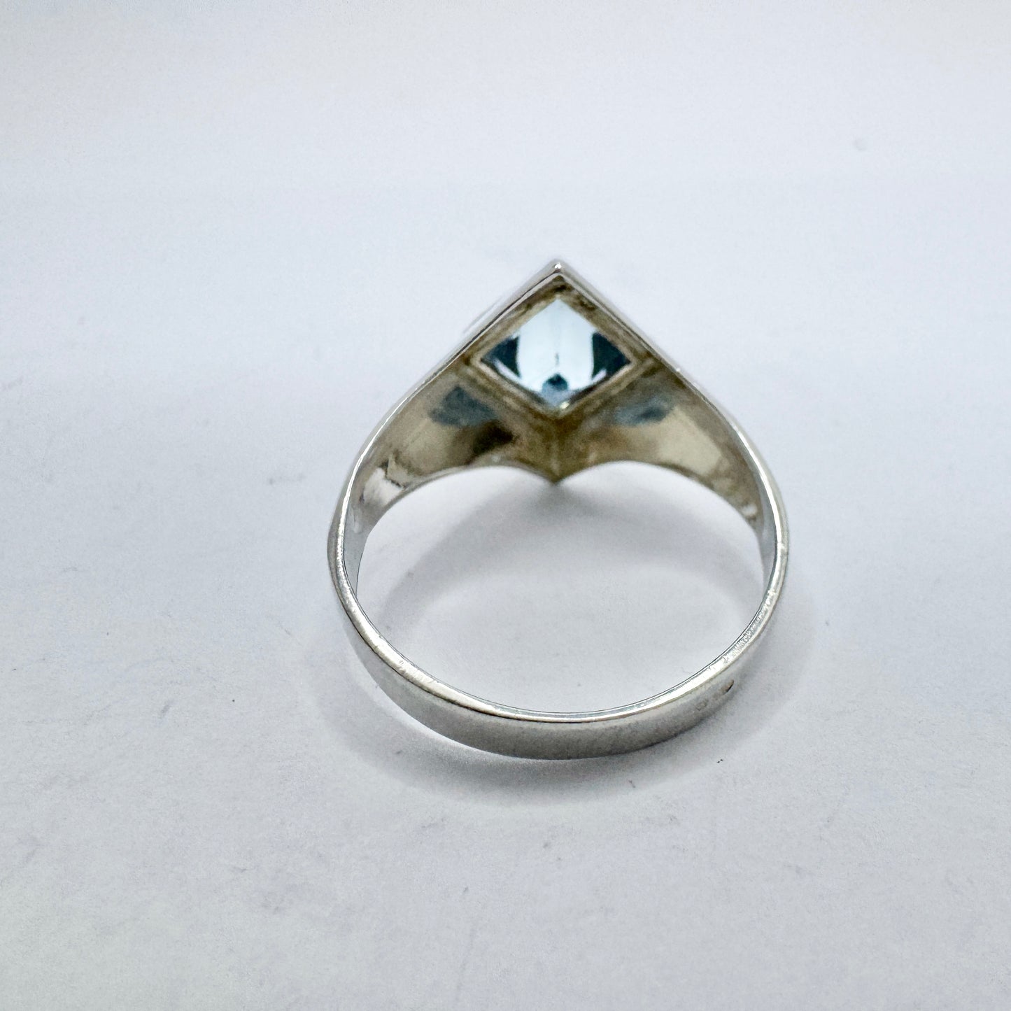 Vintage 1960s. Solid Silver Synthetic Spinel Ring.