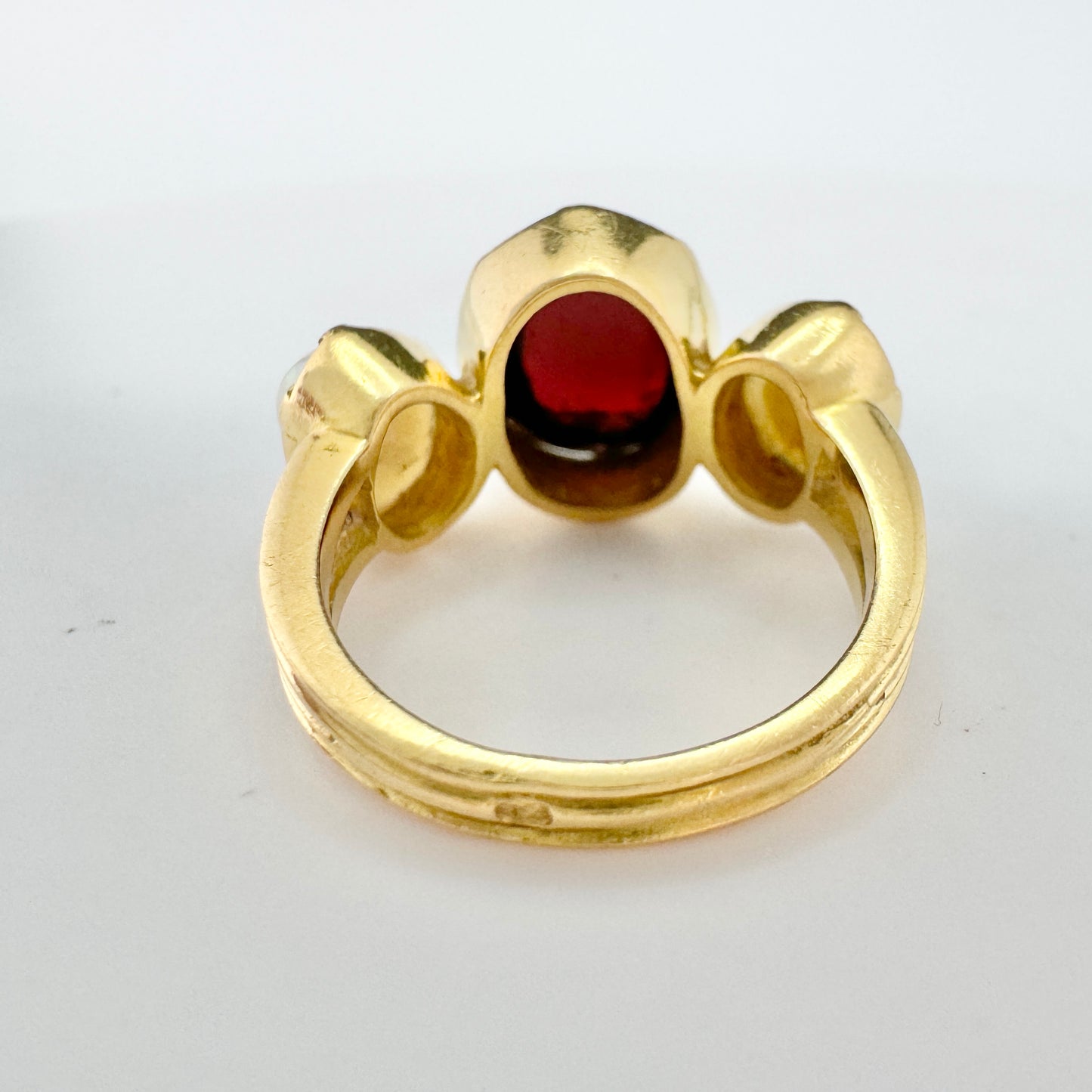 Portugal. Vintage 19.2k Gold Garnet Cultured Pearl Ring.