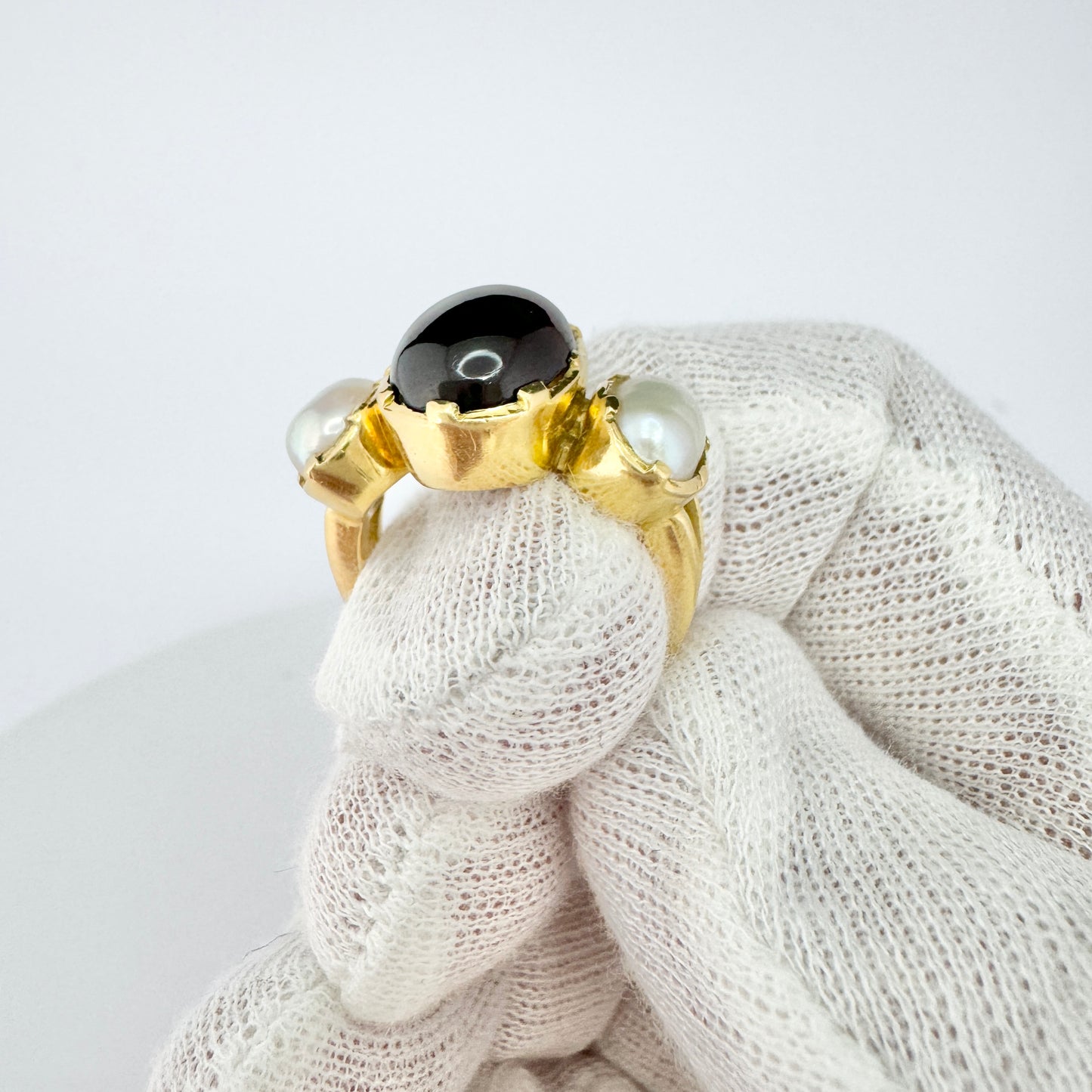 Portugal. Vintage 19.2k Gold Garnet Cultured Pearl Ring.