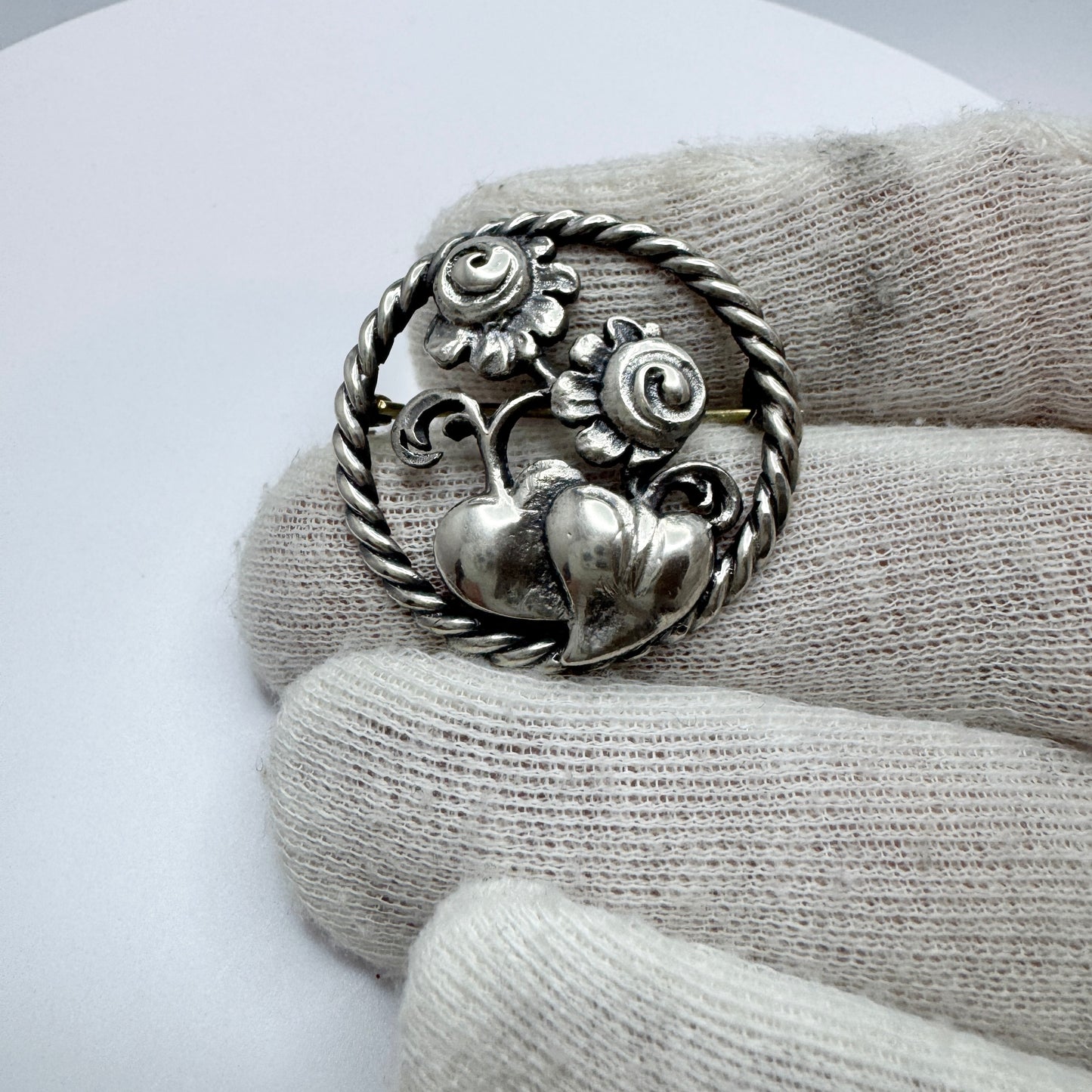 Vintage c 1940s Solid Silver Flower Brooch.