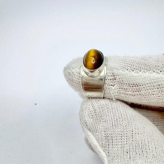 Vintage c 1960s. Solid Silver Tiger's Eye Ring.