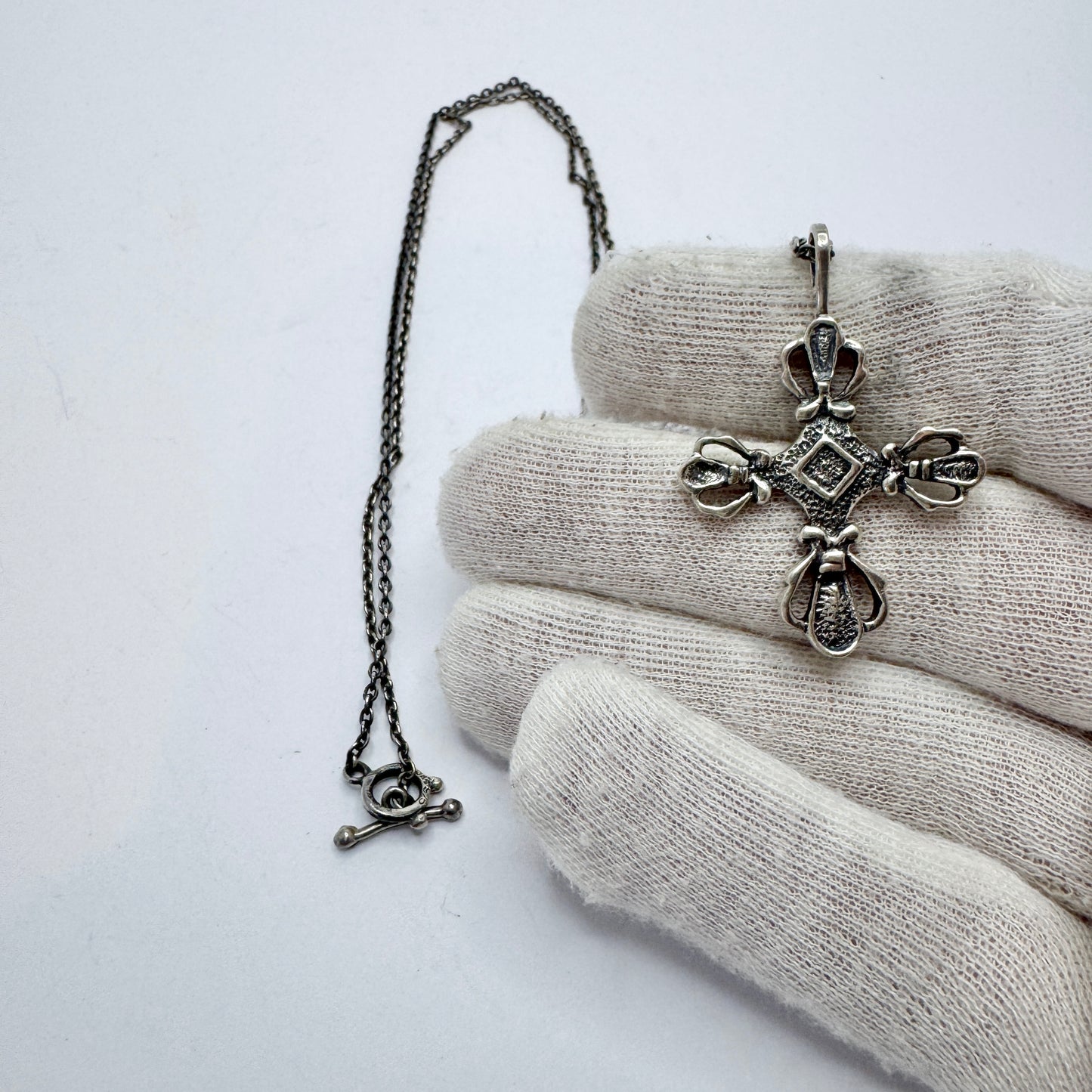 Finland. Vintage Sterling SIlver Cross Pendant Long Chain Necklace.