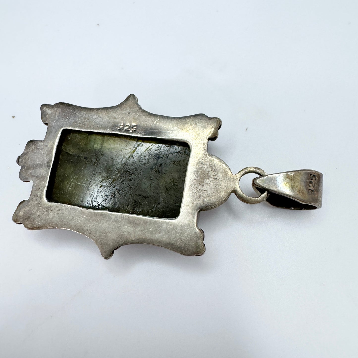 Vintage Sterling Silver Labradorite Pendant.