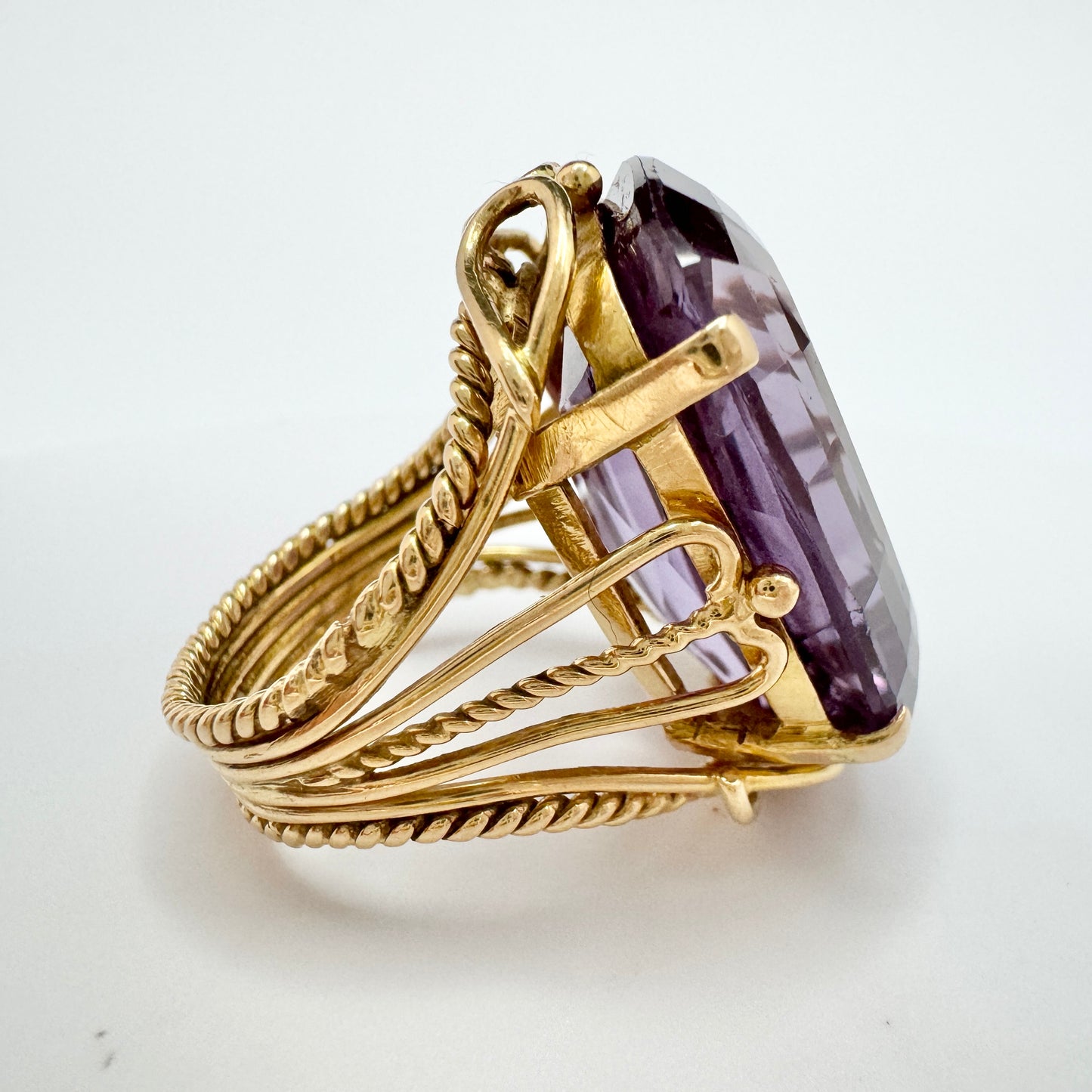 Egypt. Bold Vintage 18k Gold Synthetic Alexandrite Ring. 23.1 gram.