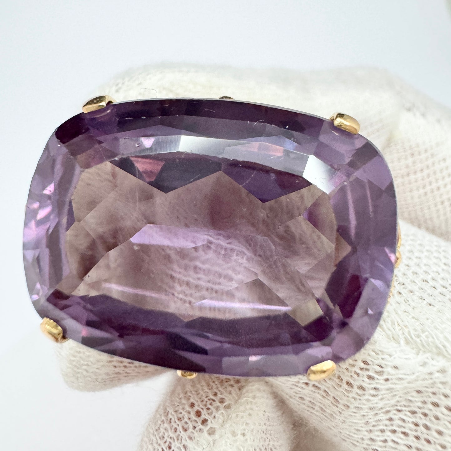 Egypt. Bold Vintage 18k Gold Synthetic Alexandrite Ring. 23.1 gram.