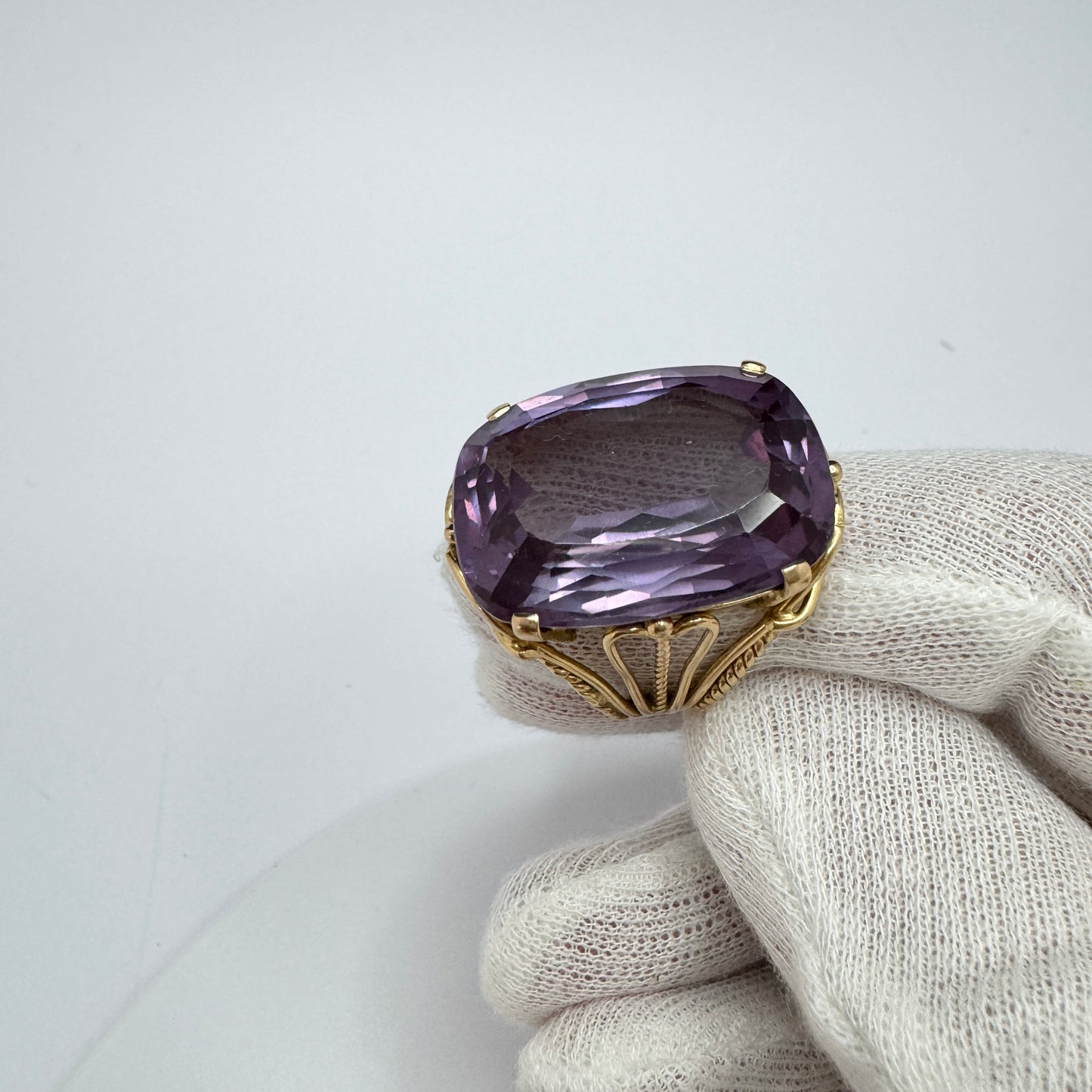 Egypt. Bold Vintage 18k Gold Synthetic Alexandrite Ring. 23.1 gram.