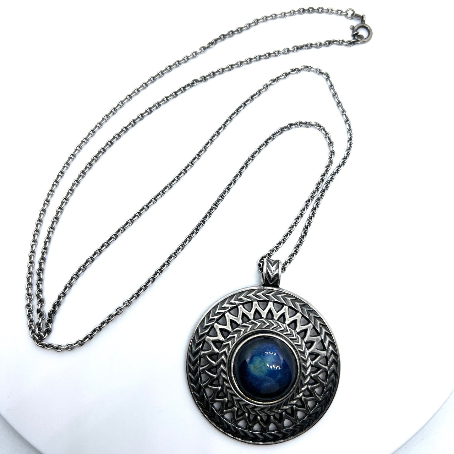 Kalevala Koru, Finland 1985. Vintage Sterling Silver Spectrolite Pendant Long Chain Necklace.