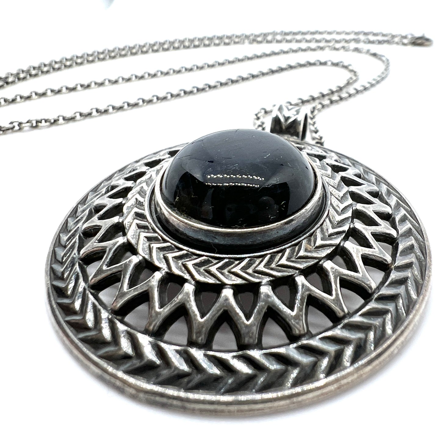 Kalevala Koru, Finland 1985. Vintage Sterling Silver Spectrolite Pendant Long Chain Necklace.