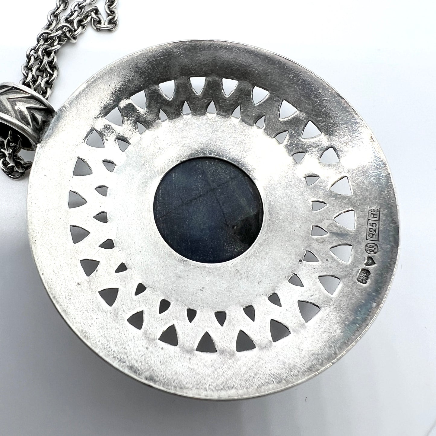 Kalevala Koru, Finland 1985. Vintage Sterling Silver Spectrolite Pendant Long Chain Necklace.