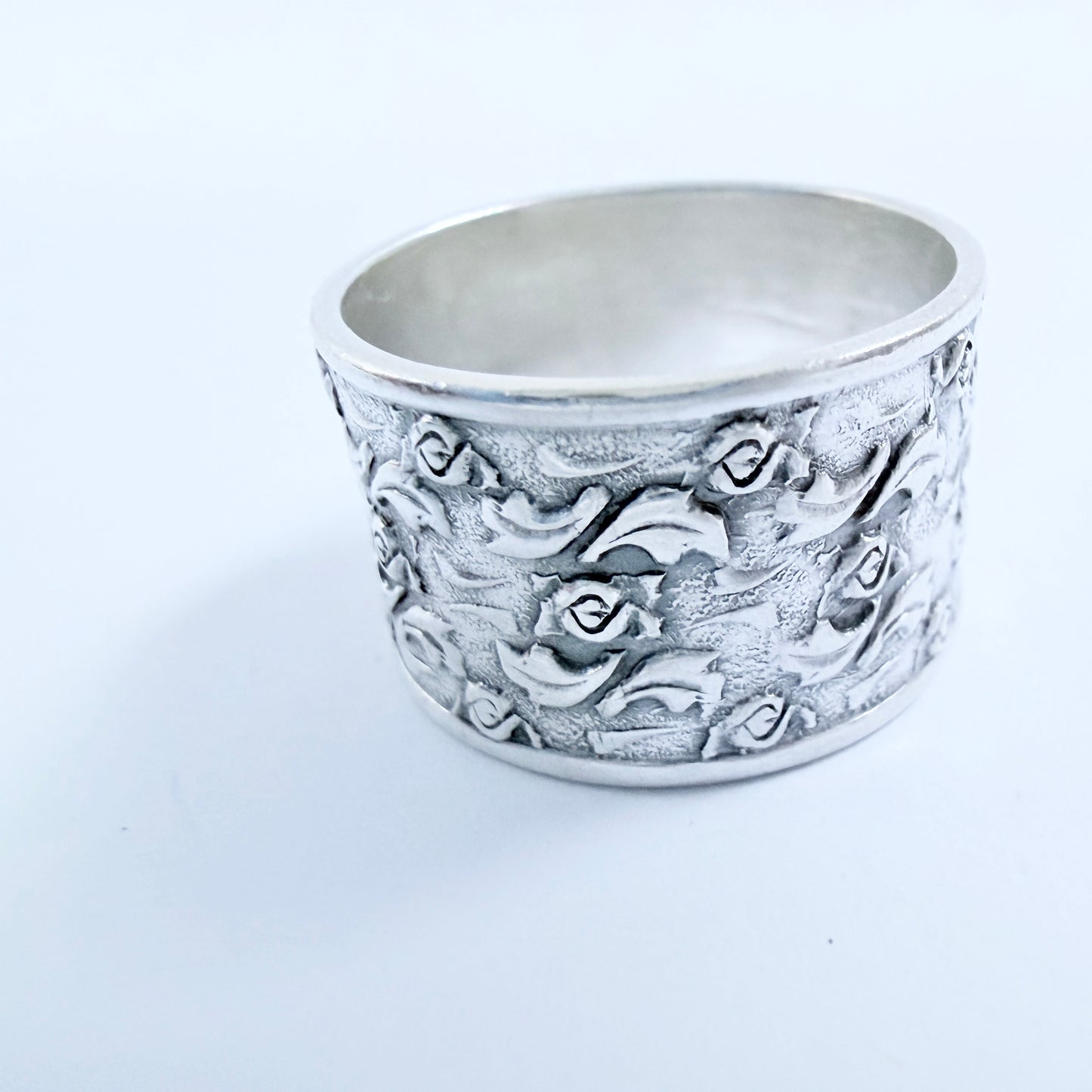 Victor Janson, Sweden 1959. Vintage Solid Silver Floral Band Ring.