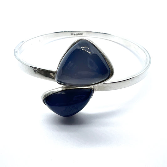 Kaplan, Sweden 1957. Vintage Sterling Silver Chalcedony Bangle Bracelet.