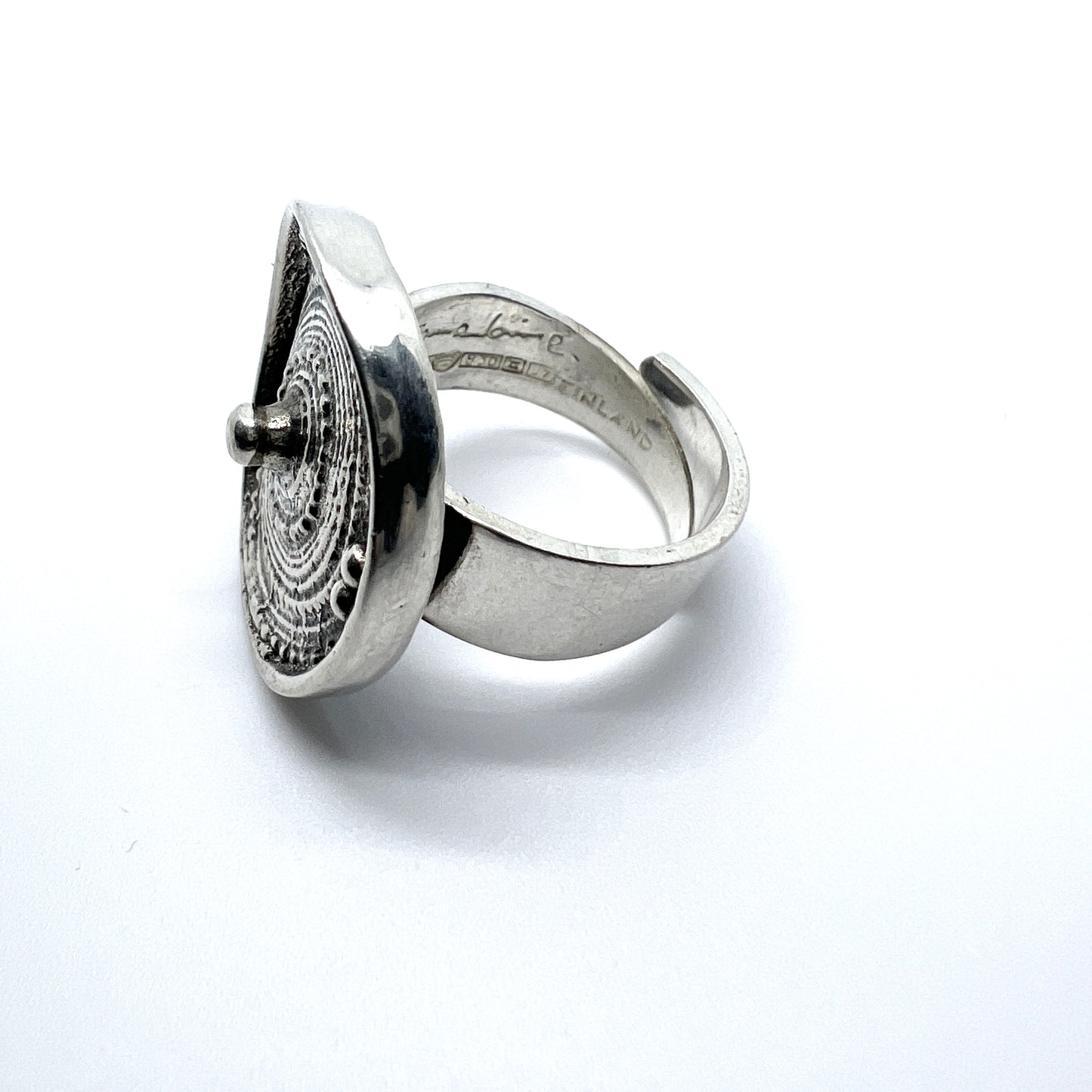 Jorma Laine for Turun Hopea Finland 1973. Vintage Solid Silver Ring. Signed.